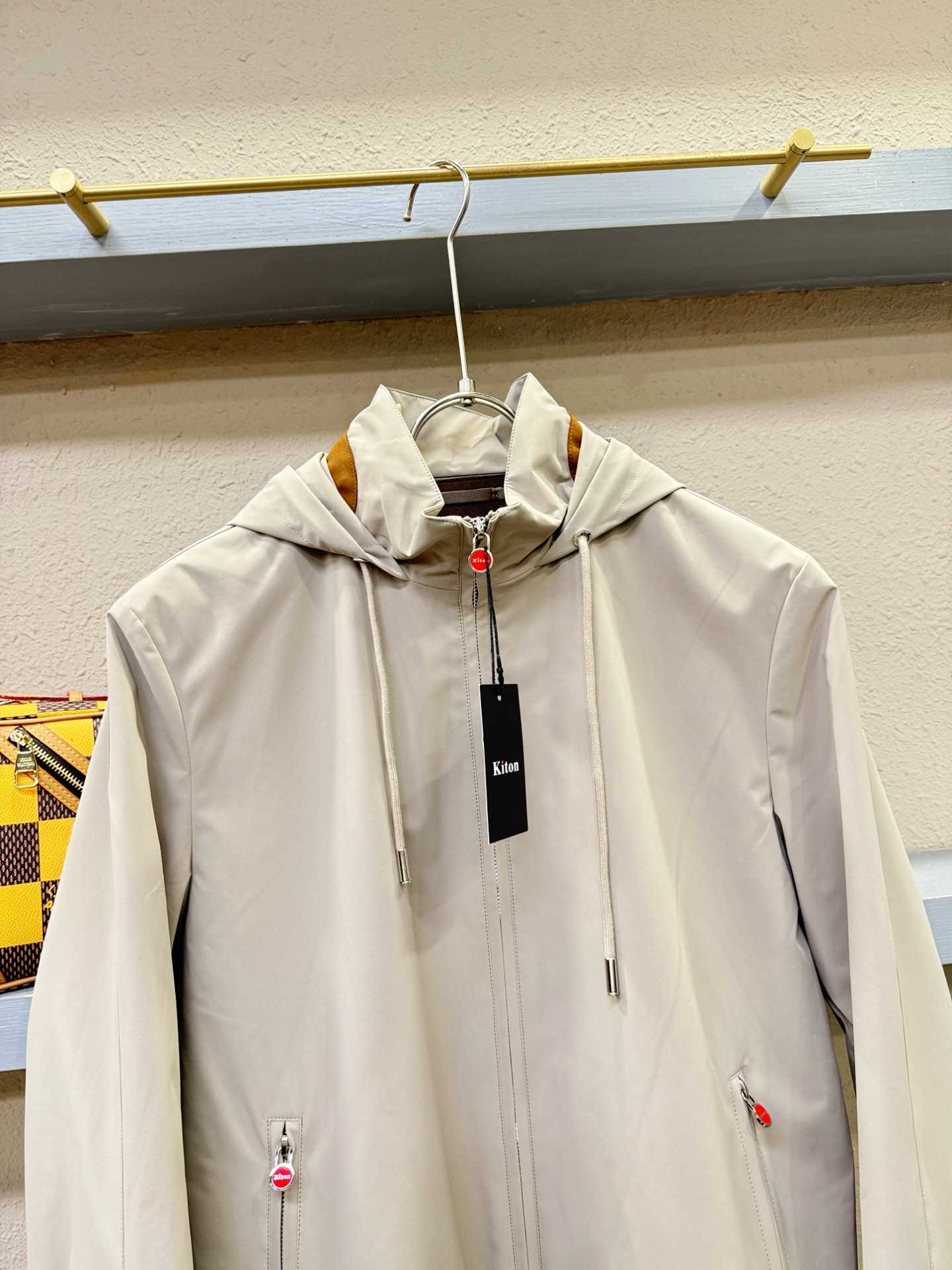 Kiton 2025秋冬新款夹克外套，原单狠货 意大利进口面料时尚夹克外套，欧洲专柜同步，上身更随意大方