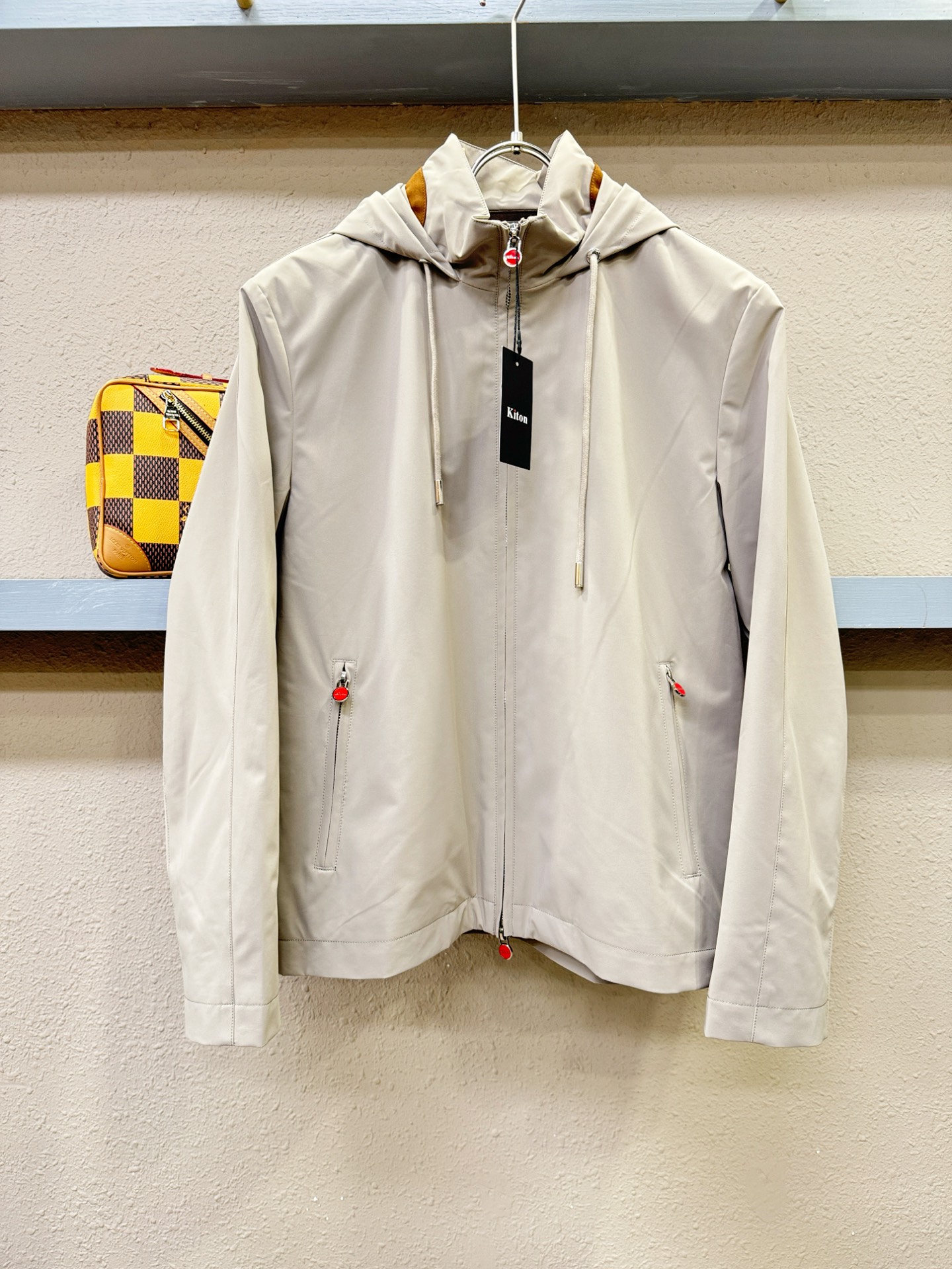 Kiton 2025秋冬新款夹克外套，原单狠货 意大利进口面料时尚夹克外套，欧洲专柜同步，上身更随意大方
