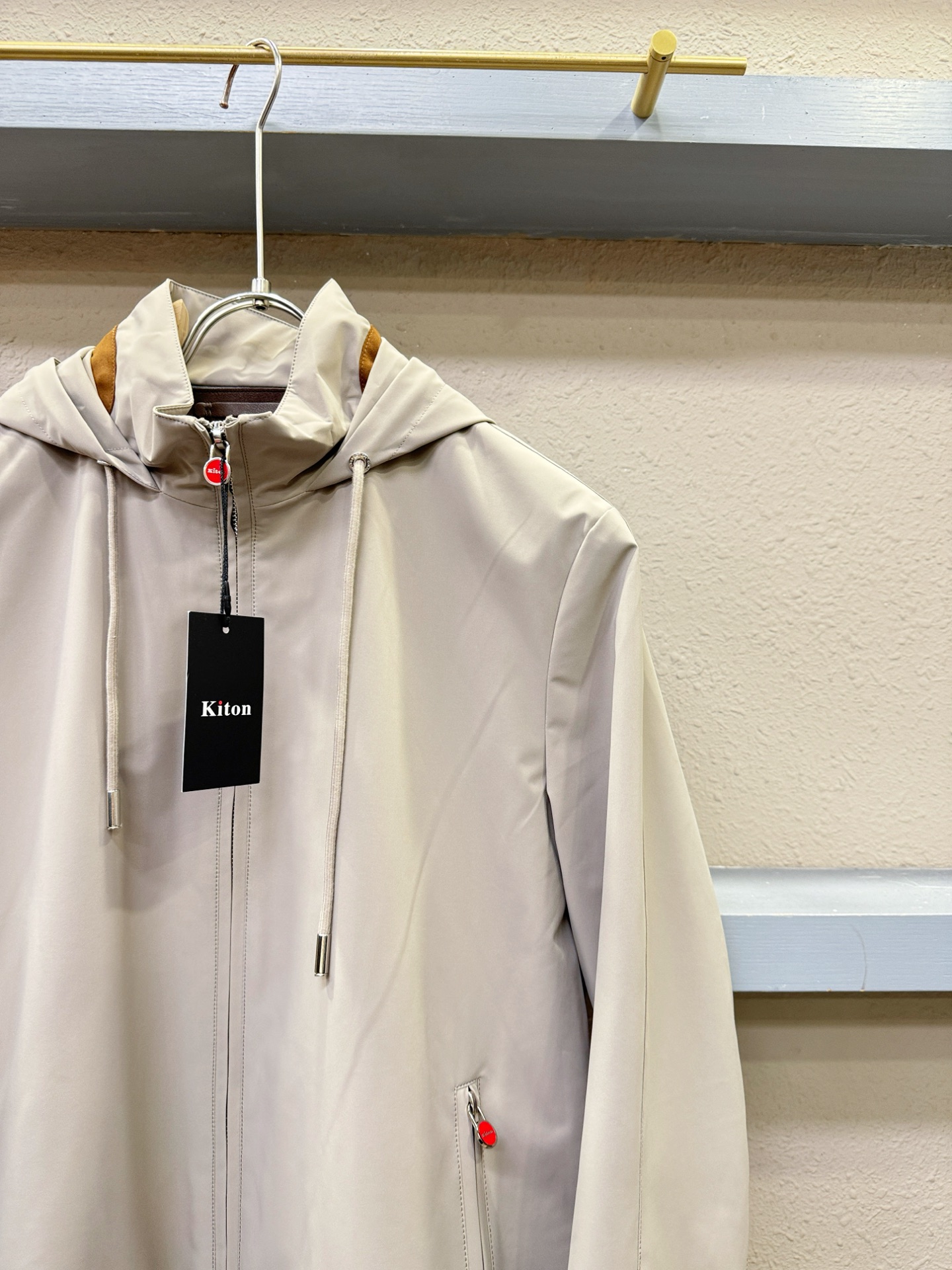 Kiton 2025秋冬新款夹克外套，原单狠货 意大利进口面料时尚夹克外套，欧洲专柜同步，上身更随意大方