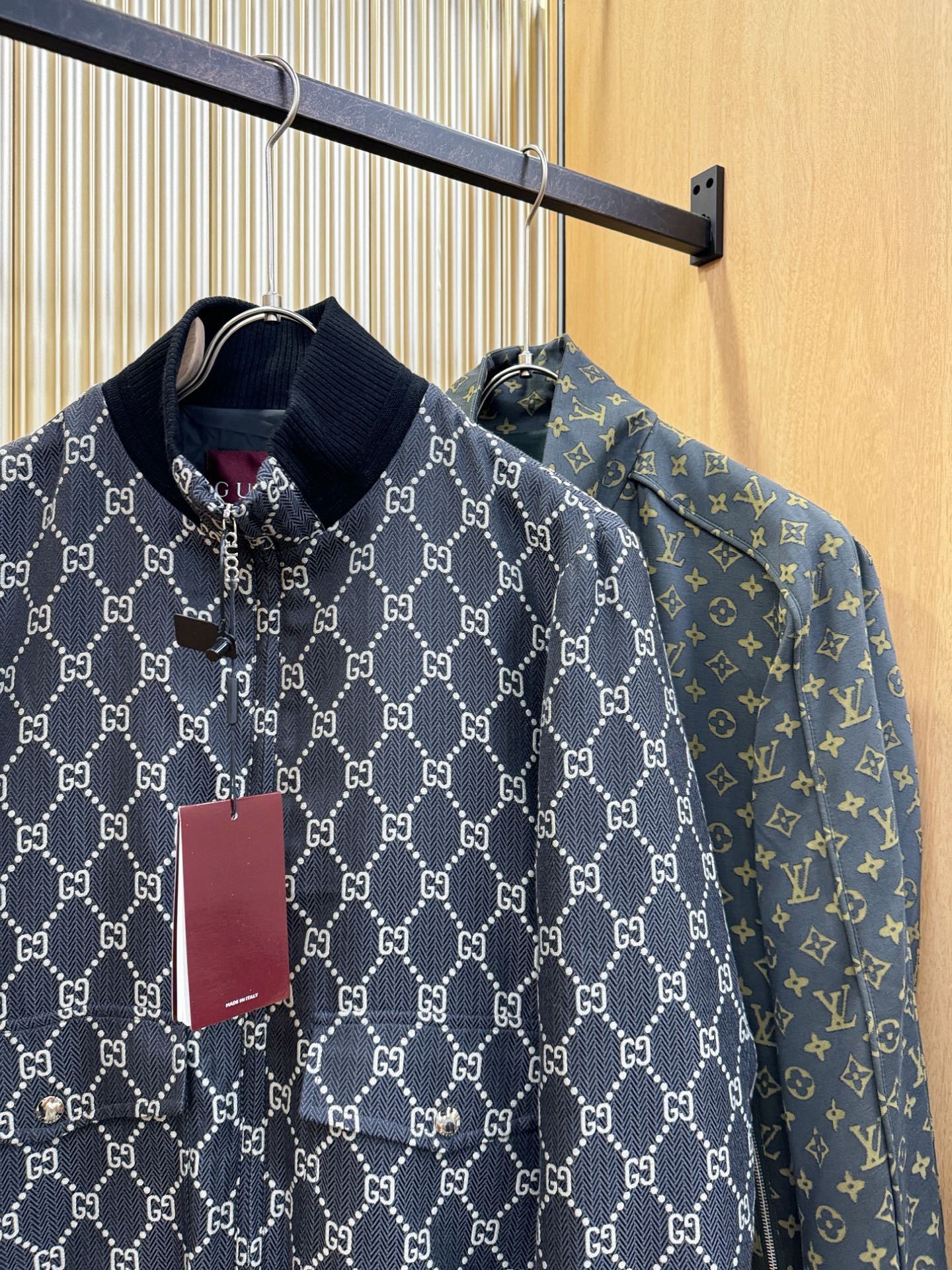 Gucci古奇 2025秋冬新款夹克外套，原单狠货 意大利进口面料时尚夹克外套。欧洲专柜同步，上身更随意