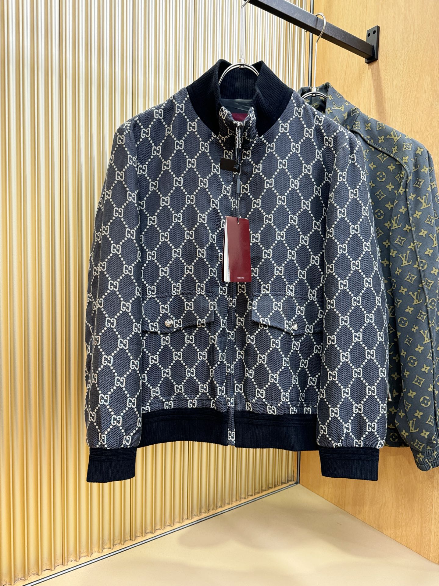 Gucci古奇 2025秋冬新款夹克外套，原单狠货 意大利进口面料时尚夹克外套。欧洲专柜同步，上身更随意
