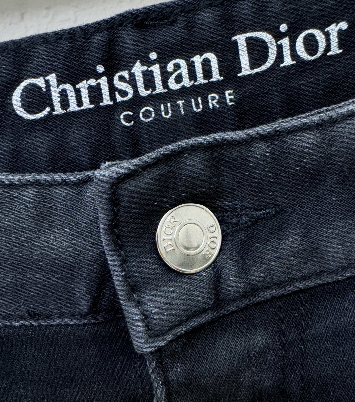 Dior迪奥 2025专柜新品，原版牛仔裤 原版重工打造，品牌经典LOGO设计，三标齐全！原版五金辅料。