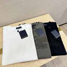 (最大可穿240斤) LV路易威登 2025春夏新款短袖T恤!走秀图案时尚休闲短袖T恤衫!设计logo设 (最大可穿240斤) LV路易威登 2025春夏新款短袖T恤!走秀图案时尚休闲短袖T恤衫!设计logo设
