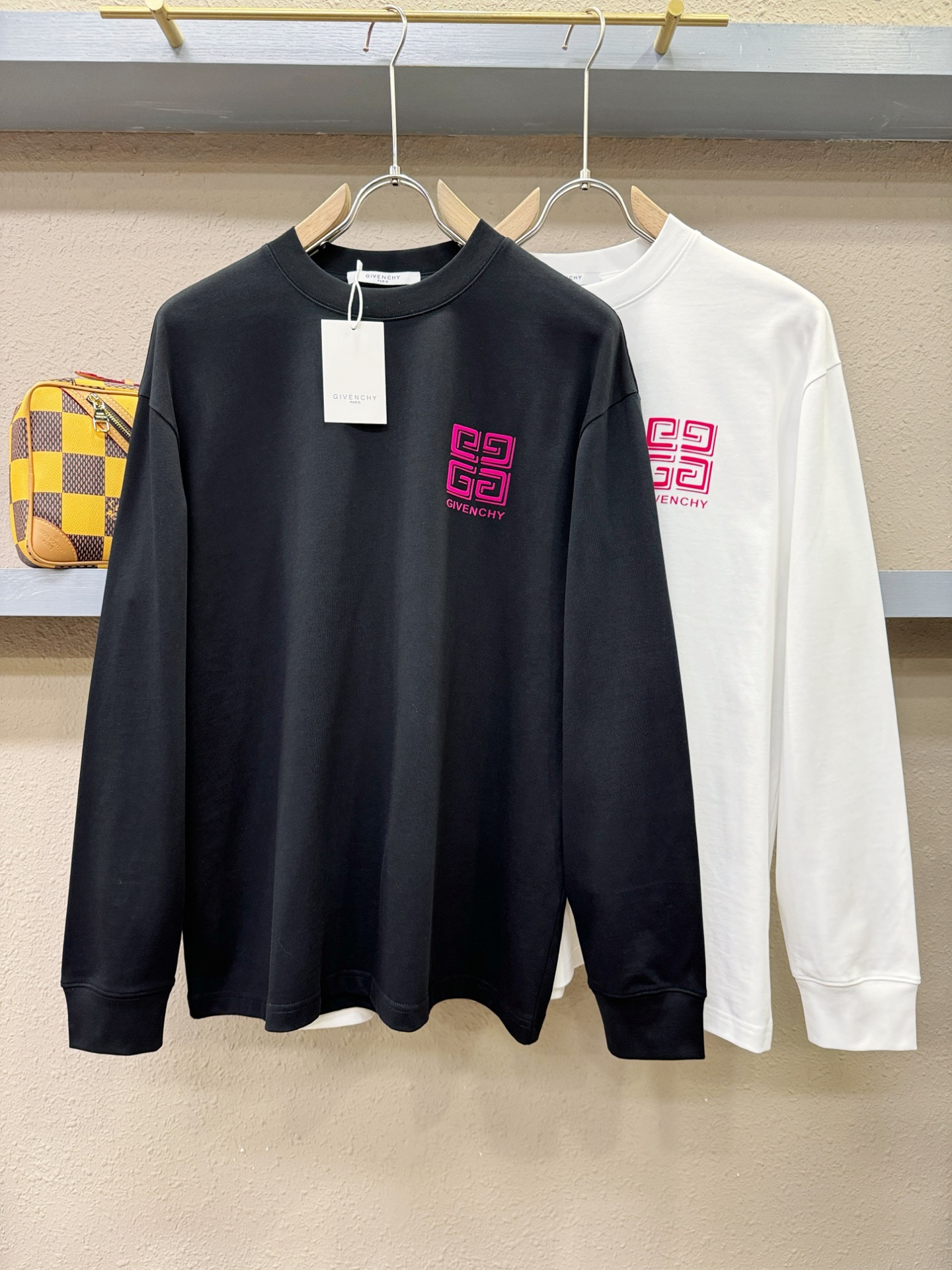 Givenchy 纪梵希 2025ss秋冬新品 长袖T恤，经典Logo设计，百搭款 官网同步发售 定制面