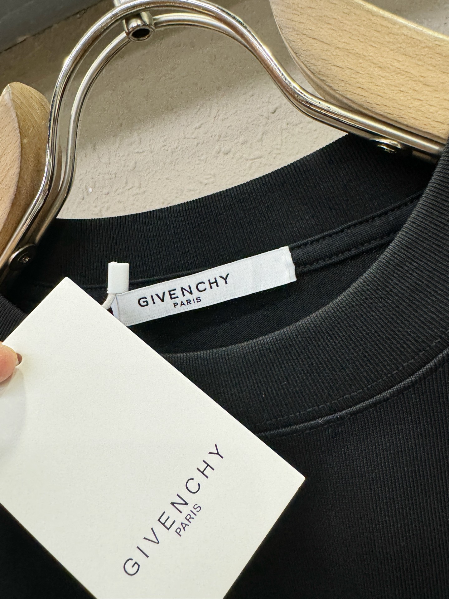 Givenchy 纪梵希 2025ss秋冬新品 长袖T恤，经典Logo设计，百搭款 官网同步发售 定制面
