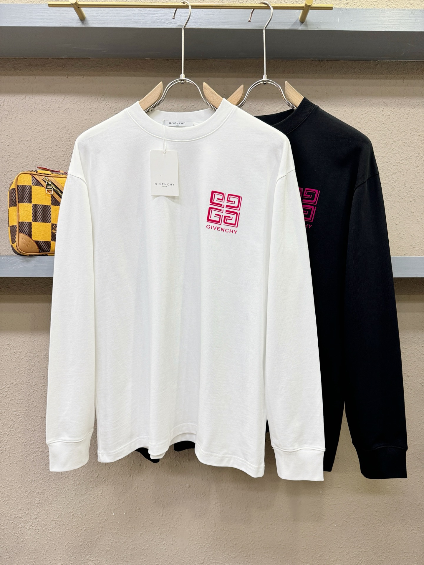 Givenchy 纪梵希 2025ss秋冬新品 长袖T恤，经典Logo设计，百搭款 官网同步发售 定制面