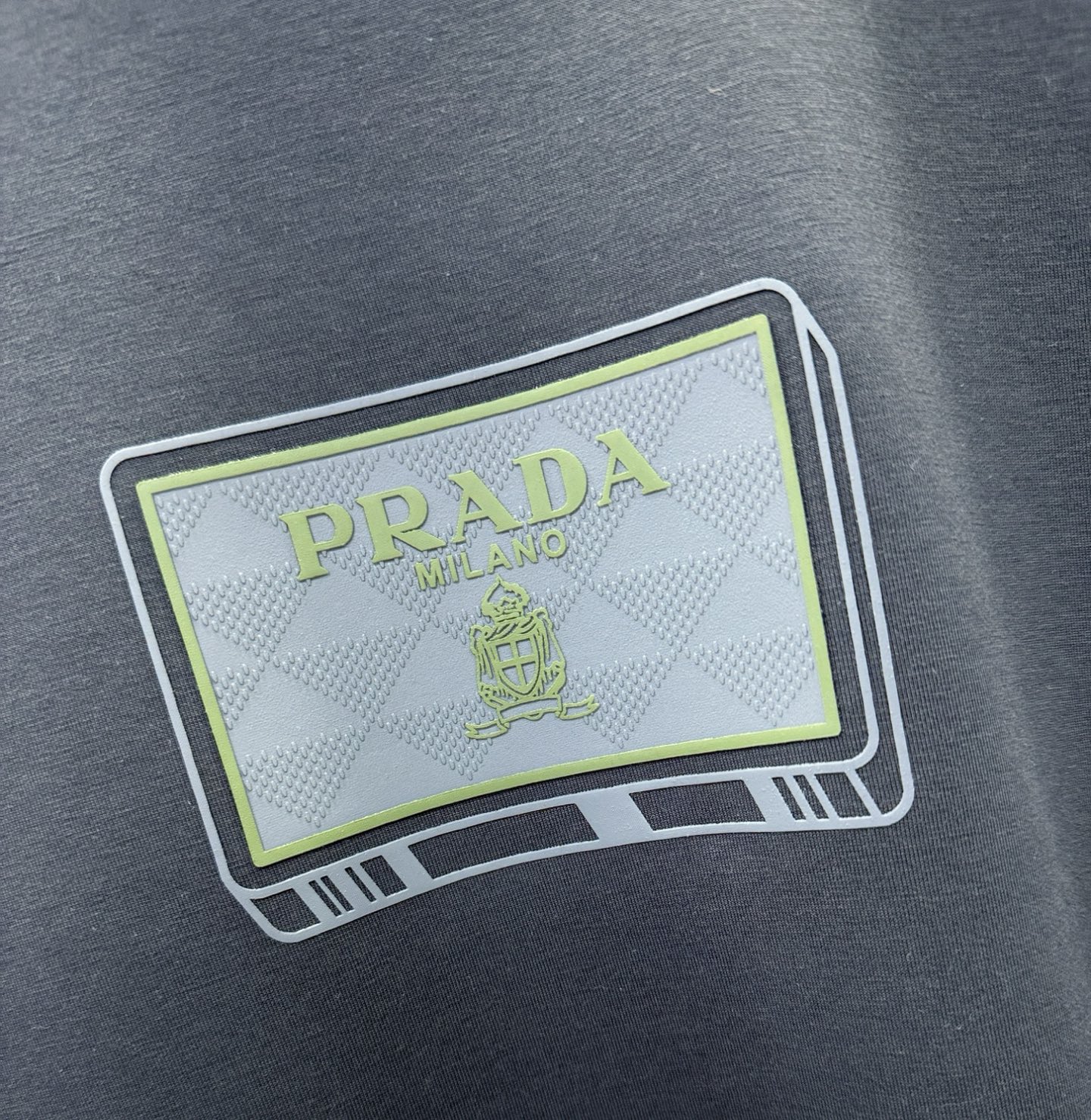 PRADA 普拉达 顶级品质 2025秋冬新品短袖！原版定制面料，手感柔软。顶级进口私货，时尚设计潮流羊