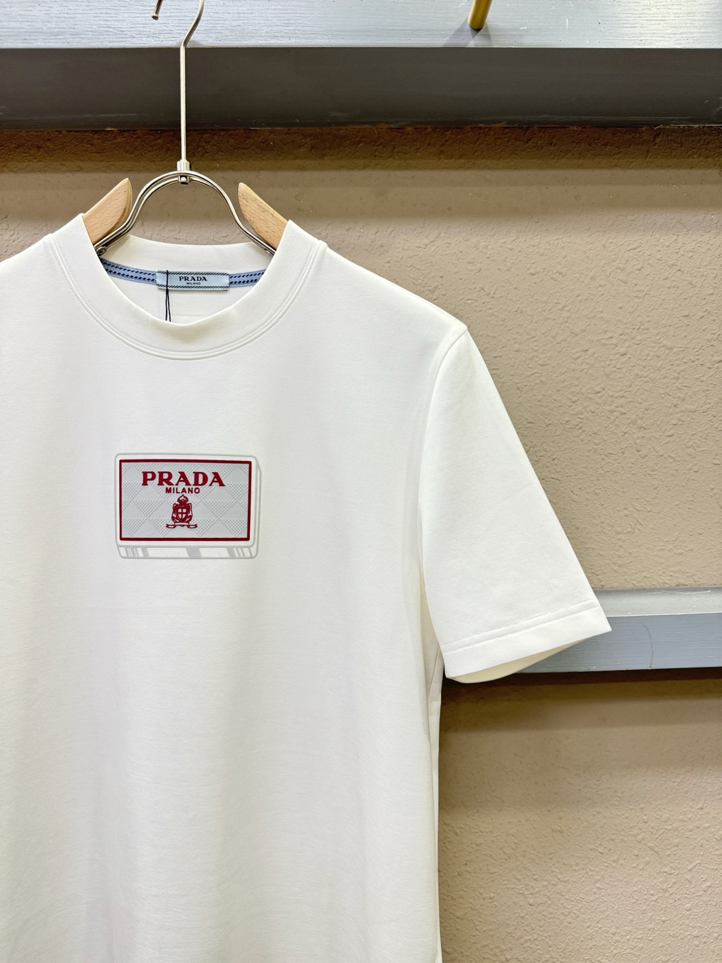 PRADA 普拉达 顶级品质 2025秋冬新品短袖！原版定制面料，手感柔软。顶级进口私货，时尚设计潮流羊