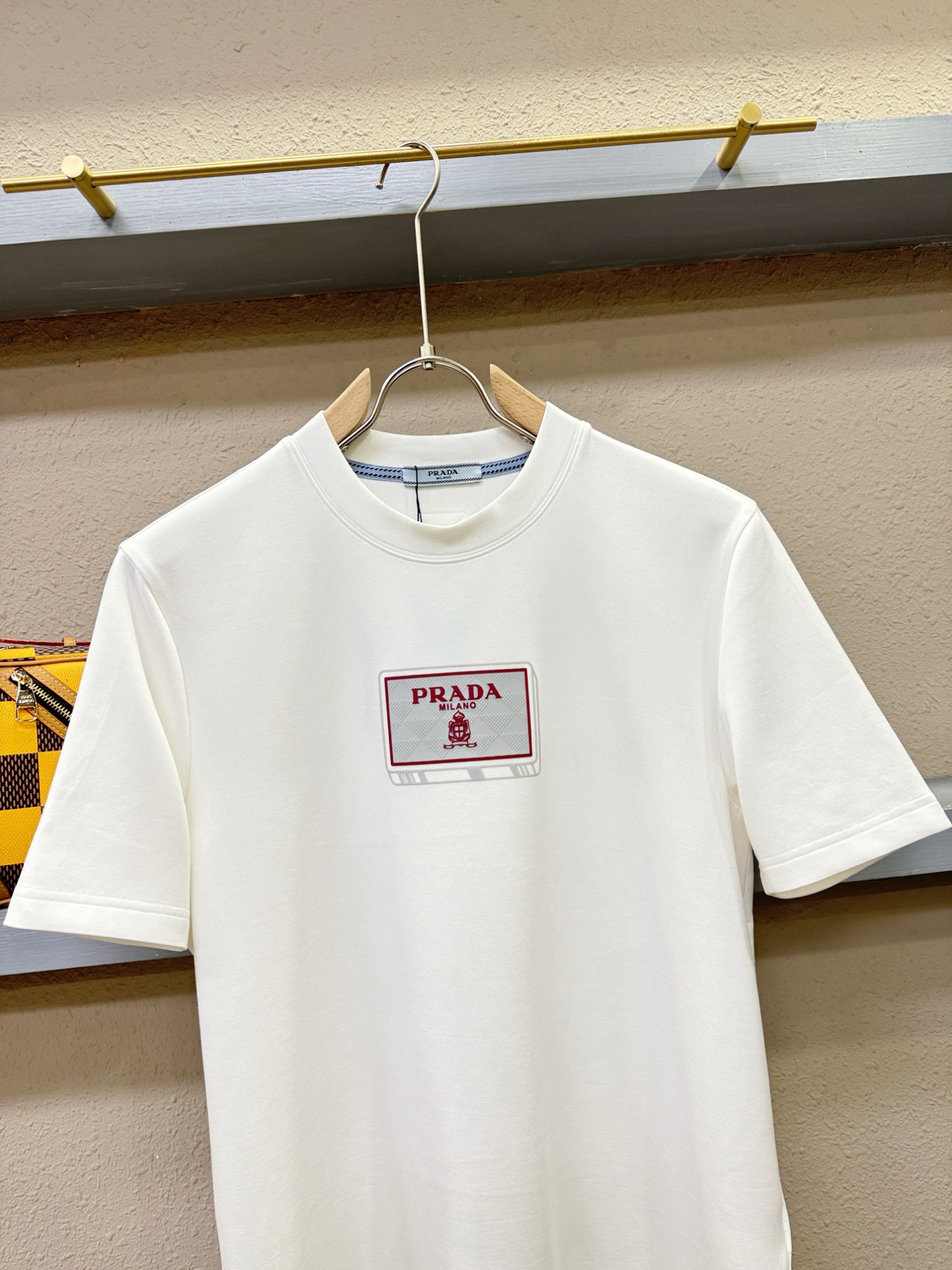 PRADA 普拉达 顶级品质 2025秋冬新品短袖！原版定制面料，手感柔软。顶级进口私货，时尚设计潮流羊