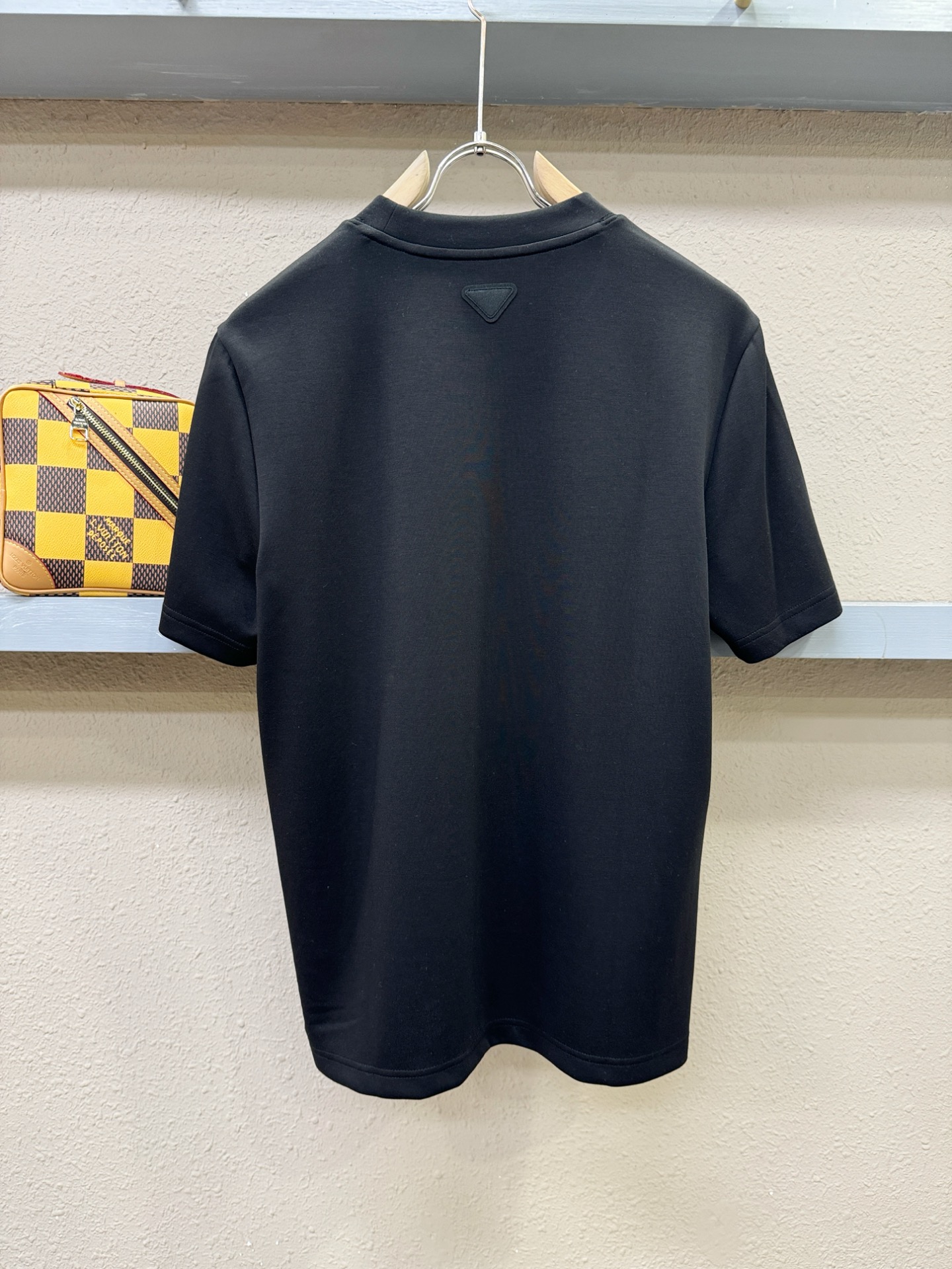 PRADA 普拉达 顶级品质 2025秋冬新品短袖！原版定制面料，手感柔软。顶级进口私货，时尚设计潮流羊