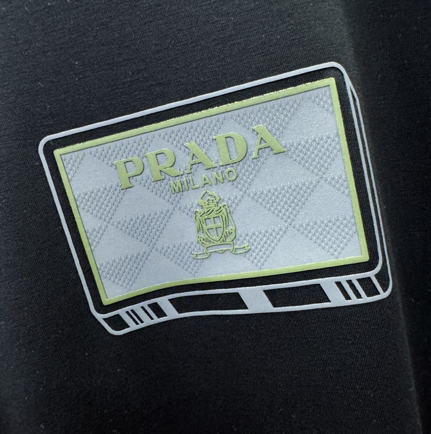 PRADA 普拉达 顶级品质 2025秋冬新品短袖！原版定制面料，手感柔软。顶级进口私货，时尚设计潮流羊