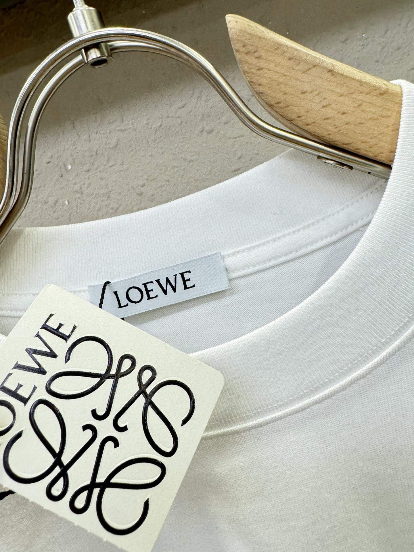 LOEWE罗意威 2025ss秋冬新品 长袖T恤，经典Logo设计，百搭款 官网同步发售 定制面料，柔软