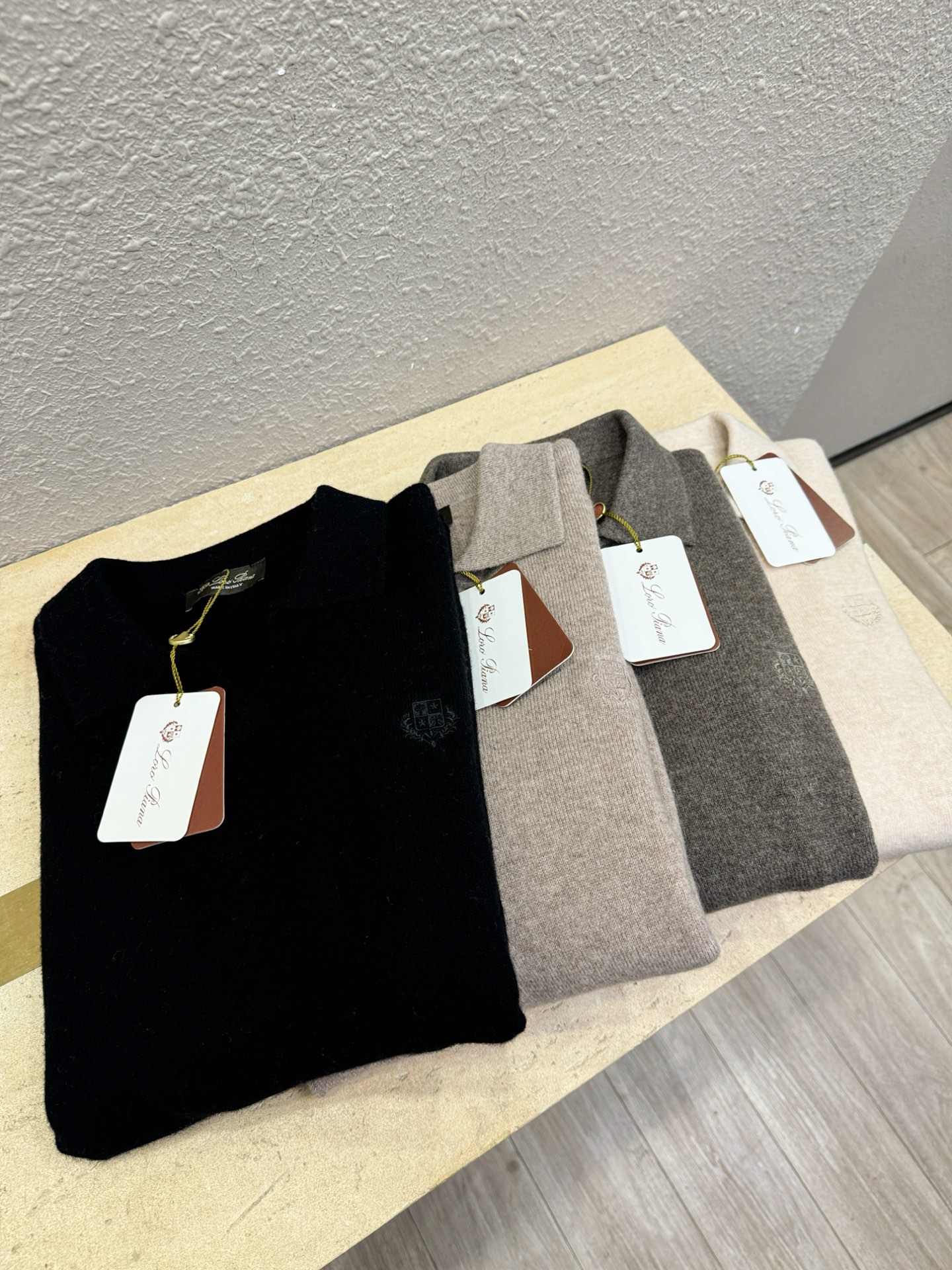 Loro Piana诺悠翩雅 新品爆款 2025秋冬新品羊毛毛衣 胸前品牌Golo刺绣🪡经典简约大气品牌