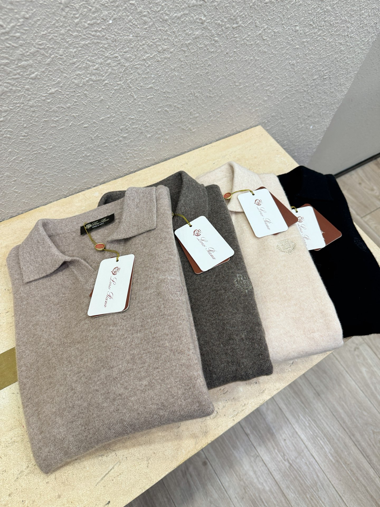 Loro Piana诺悠翩雅 新品爆款 2025秋冬新品羊毛毛衣 胸前品牌Golo刺绣🪡经典简约大气品牌
