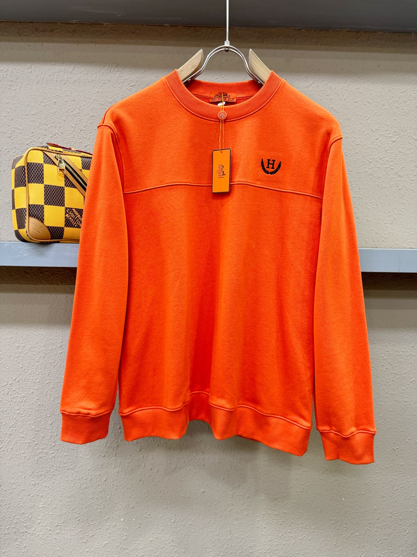 Hermes 2025SS Men's Long Sleeve Top - Classic Logo, Comfortable and Breathable 2 i1758107211787 1781 0 0