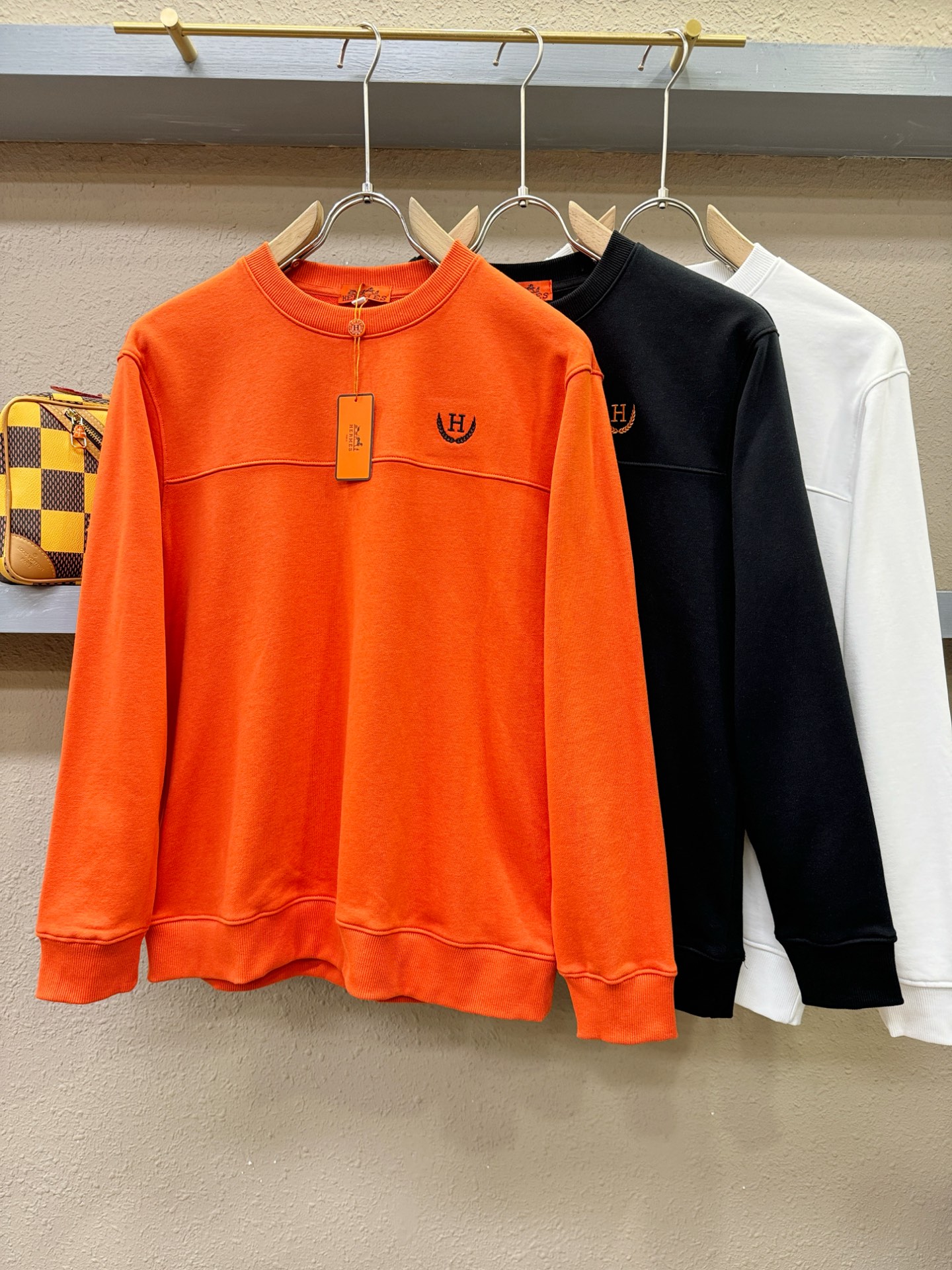 Hermes 2025SS Men's Long Sleeve Top - Classic Logo, Comfortable and Breathable 3 i1758107211817 612 0 1