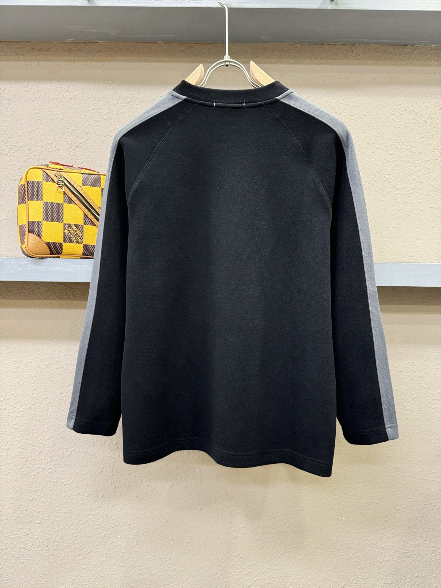 Prada Men's Black & Grey Long Sleeve Logo T-Shirt 9 i1758107313495 9608 0 6