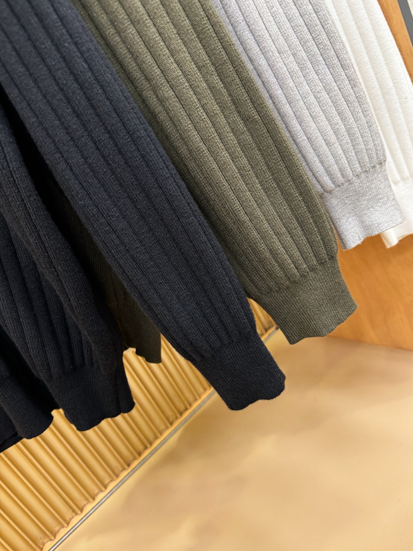 Loro Piana诺悠翩雅 新款毛衣，胸前logo设计！贸易公司渠道稀出，同步官网发售！秋冬系列经典设