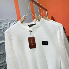 Loro Piana诺悠翩雅 2025新款毛衣,胸前logo设计!贸易公司渠道稀出,同步官网发售!秋冬系 Loro Piana诺悠翩雅 2025新款毛衣,胸前logo设计!贸易公司渠道稀出,同步官网发售!秋冬系