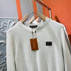 Loro Piana诺悠翩雅 2025新款毛衣,胸前logo设计!贸易公司渠道稀出,同步官网发售!秋冬系 Loro Piana诺悠翩雅 2025新款毛衣,胸前logo设计!贸易公司渠道稀出,同步官网发售!秋冬系