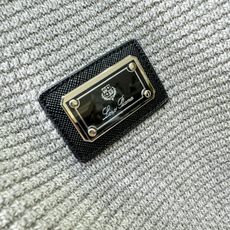Loro Piana诺悠翩雅 2025新款毛衣,胸前logo设计!贸易公司渠道稀出,同步官网发售!秋冬系 Loro Piana诺悠翩雅 2025新款毛衣,胸前logo设计!贸易公司渠道稀出,同步官网发售!秋冬系