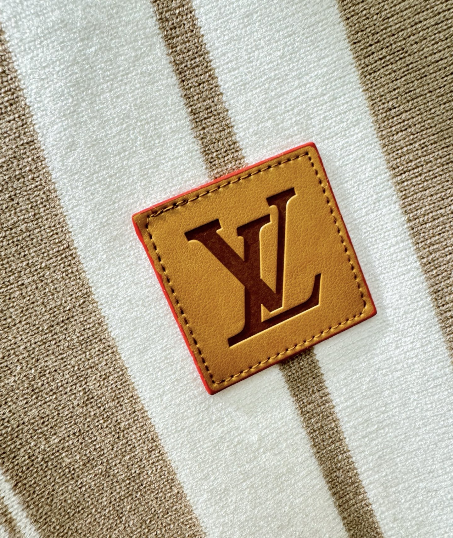 LV路易威登 2025专柜新款背心毛衣，针织羊毛面料，精心制作，针织毛衣。亲肤感极高，完美诠释出品牌的时