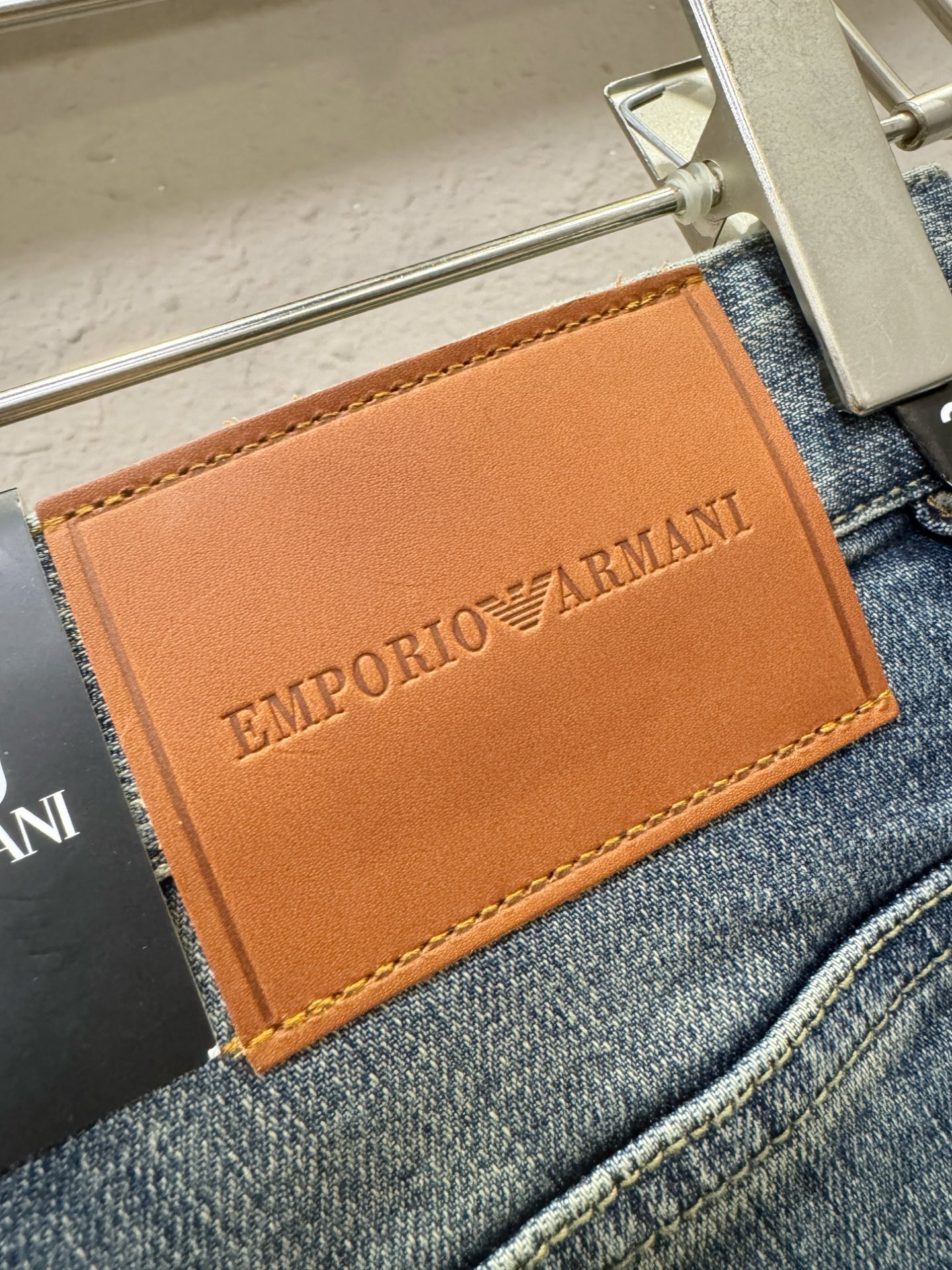 Armani 阿玛尼 2025专柜新品，原版牛仔裤 原版重工打造，品牌经典LOGO设计，三标齐全！原版五