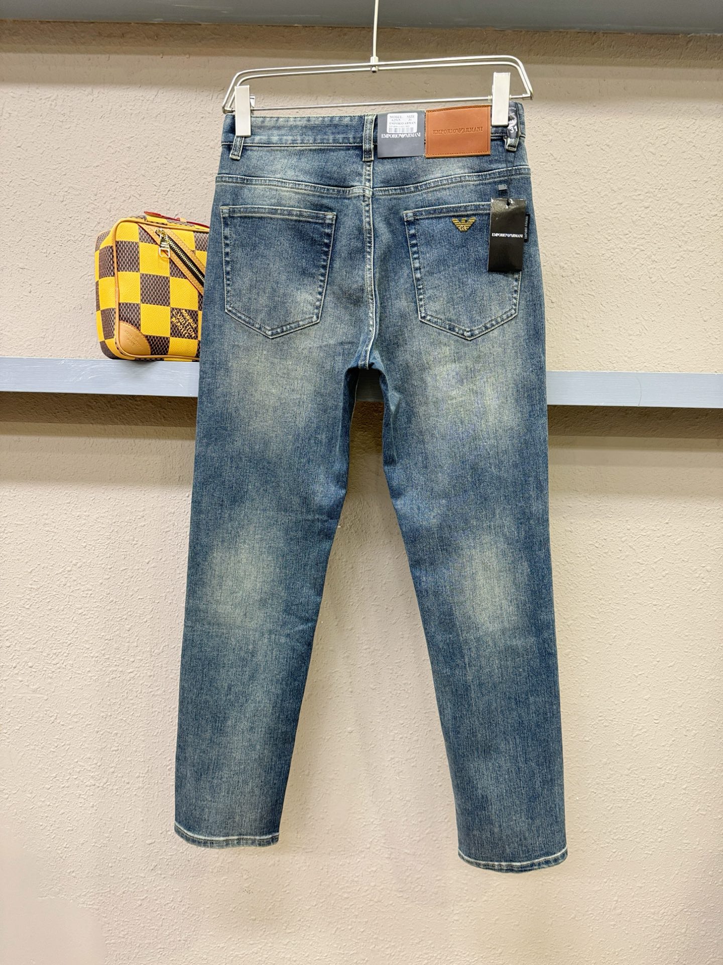 Armani 阿玛尼 2025专柜新品，原版牛仔裤 原版重工打造，品牌经典LOGO设计，三标齐全！原版五