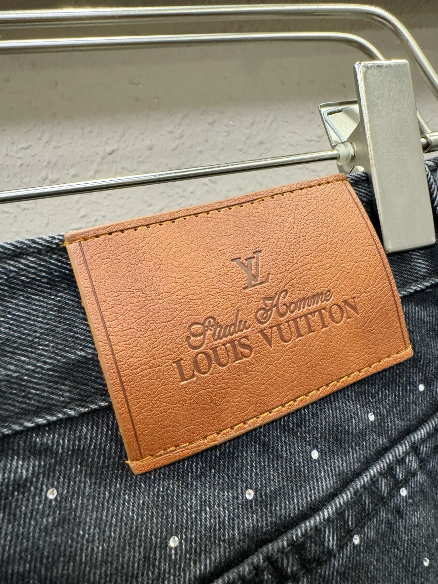 LV路易威登 2025专柜新品，原版牛仔裤 原版重工打造，品牌经典LOGO设计，三标齐全！原版五金辅料。