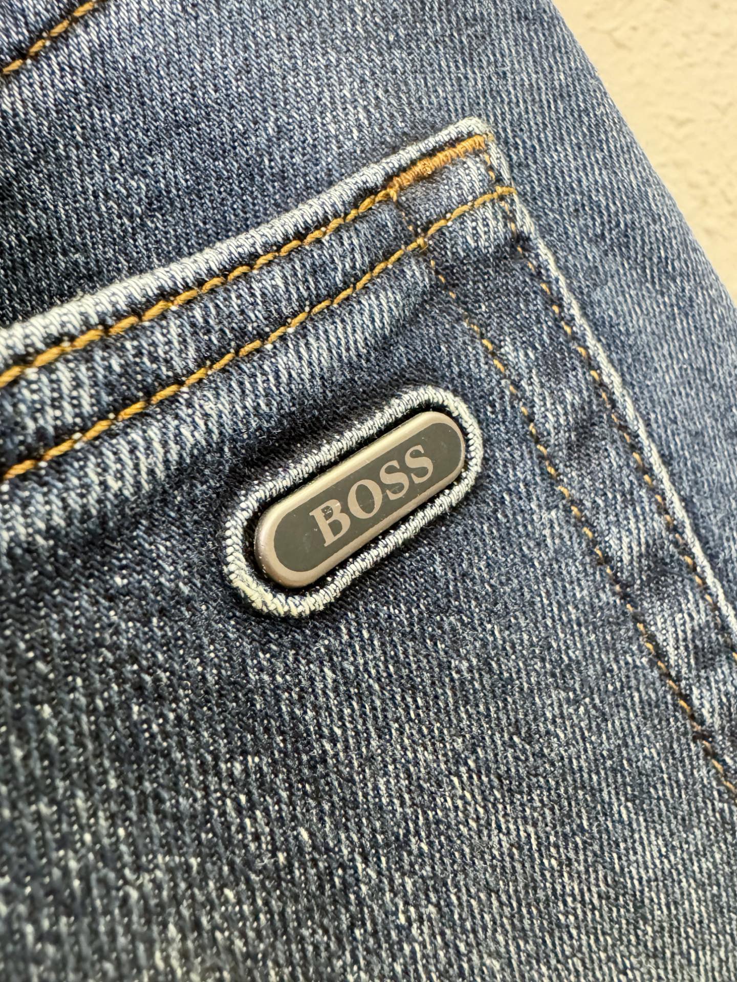 BOSS 2025专柜新品，原版牛仔裤 原版重工打造，品牌经典LOGO设计，三标齐全！原版五金辅料。专柜