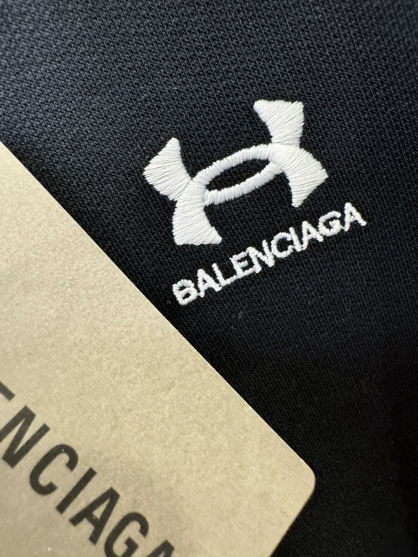 Balenciaga巴黎世家 2025ss秋季新品 长袖卫衣，经典Logo设计，百搭款 官网同步发售 定
