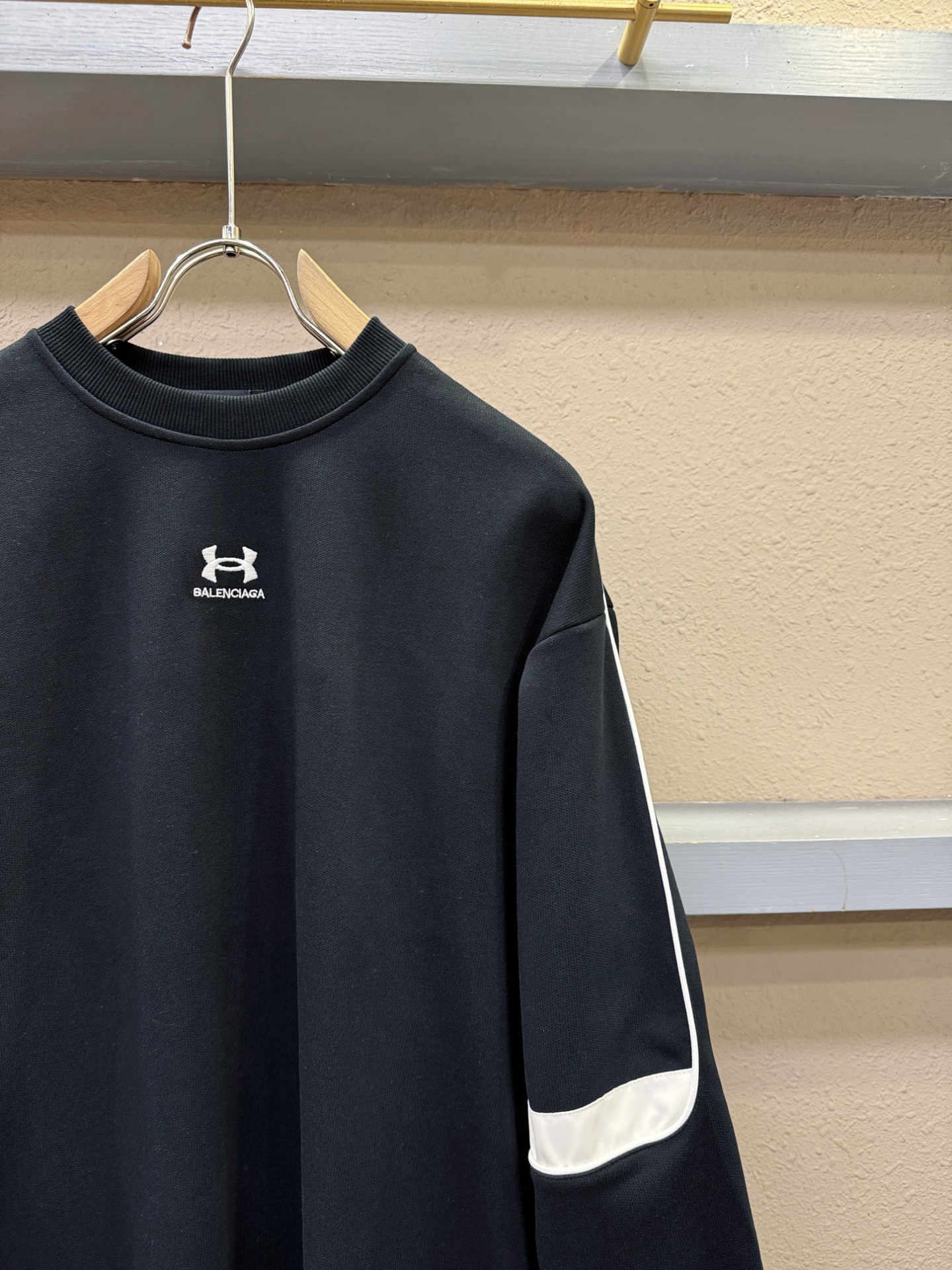Balenciaga巴黎世家 2025ss秋季新品 长袖卫衣，经典Logo设计，百搭款 官网同步发售 定