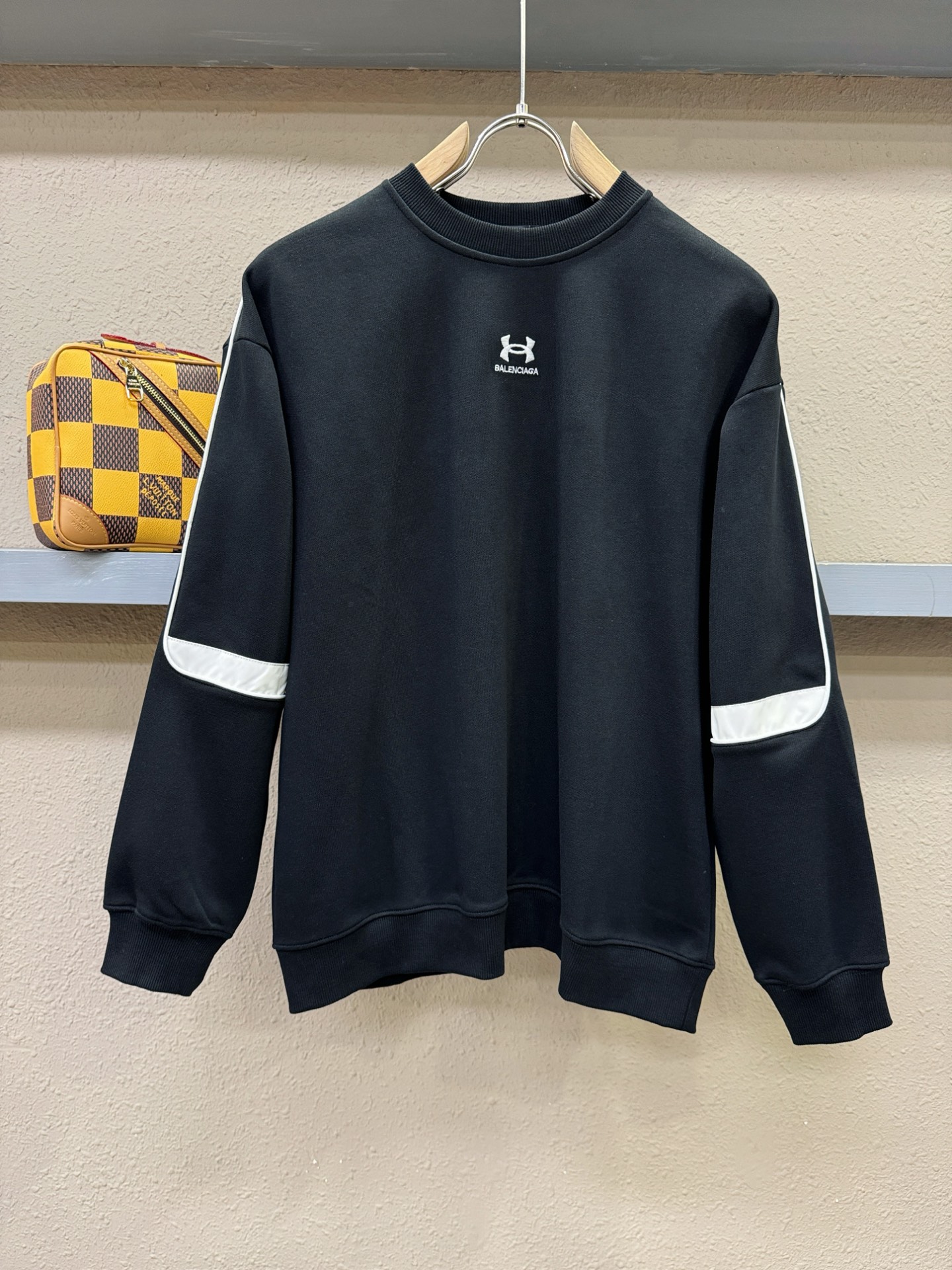 Balenciaga巴黎世家 2025ss秋季新品 长袖卫衣，经典Logo设计，百搭款 官网同步发售 定