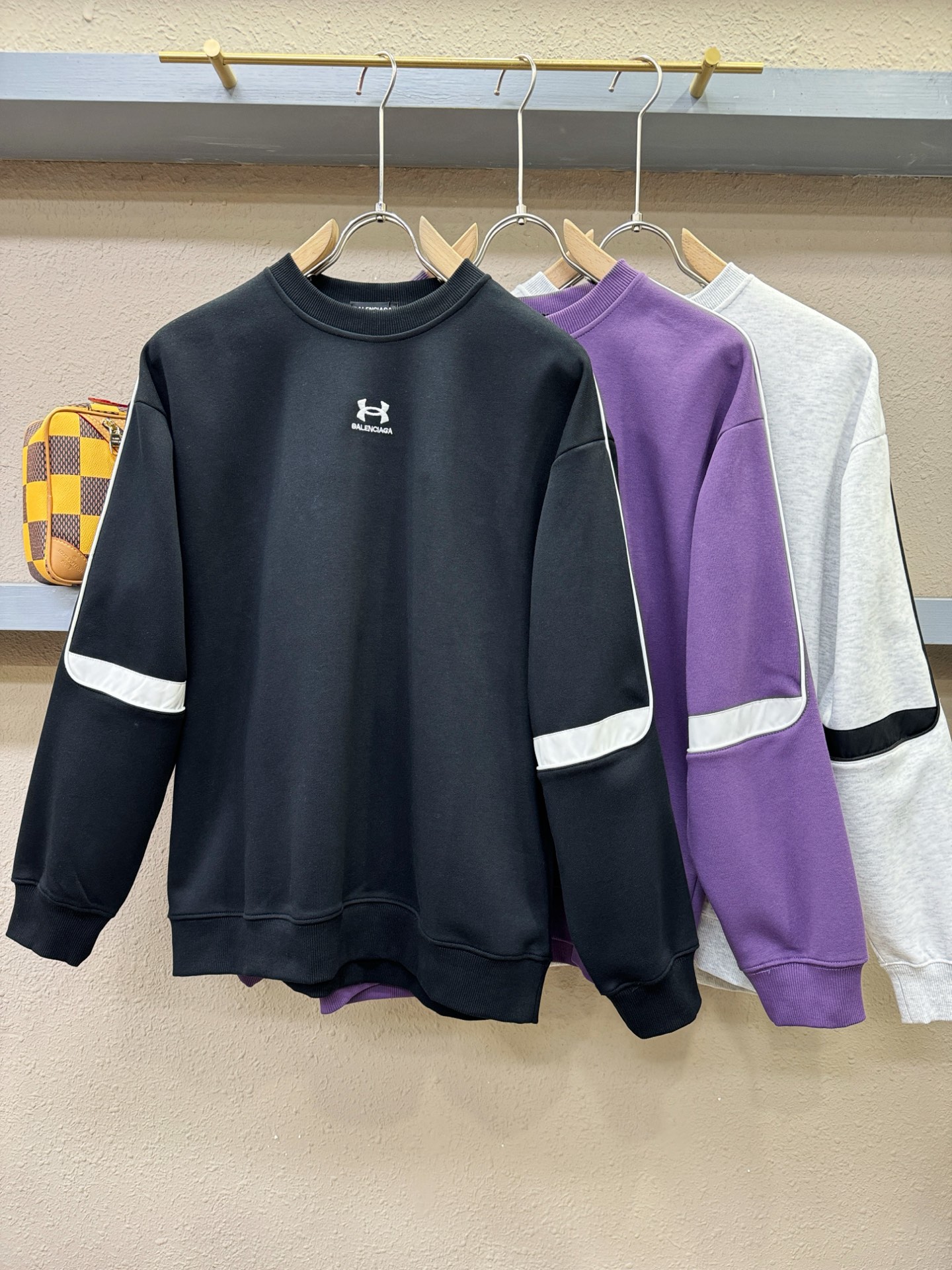 Balenciaga巴黎世家 2025ss秋季新品 长袖卫衣，经典Logo设计，百搭款 官网同步发售 定