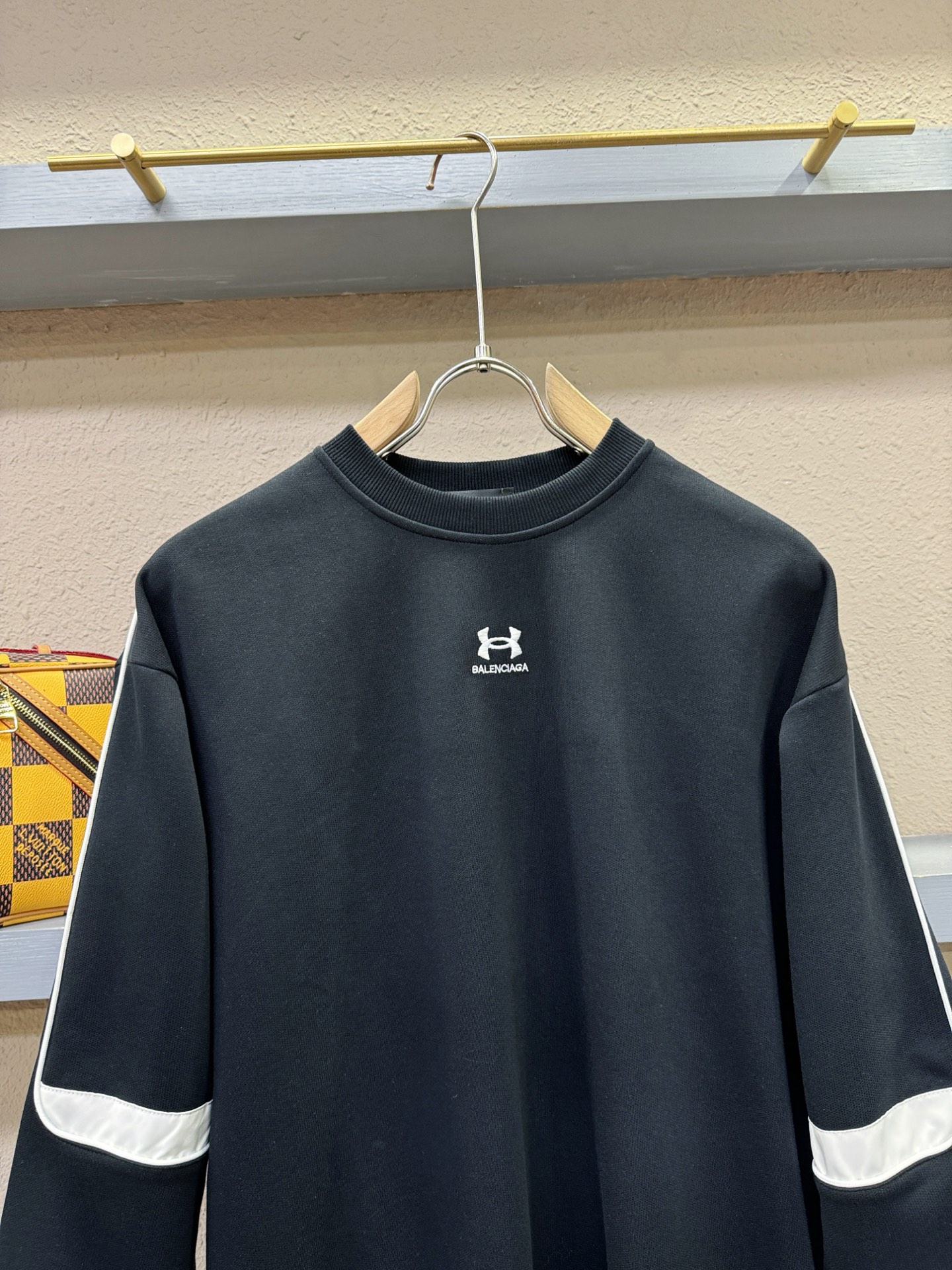 Balenciaga巴黎世家 2025ss秋季新品 长袖卫衣，经典Logo设计，百搭款 官网同步发售 定