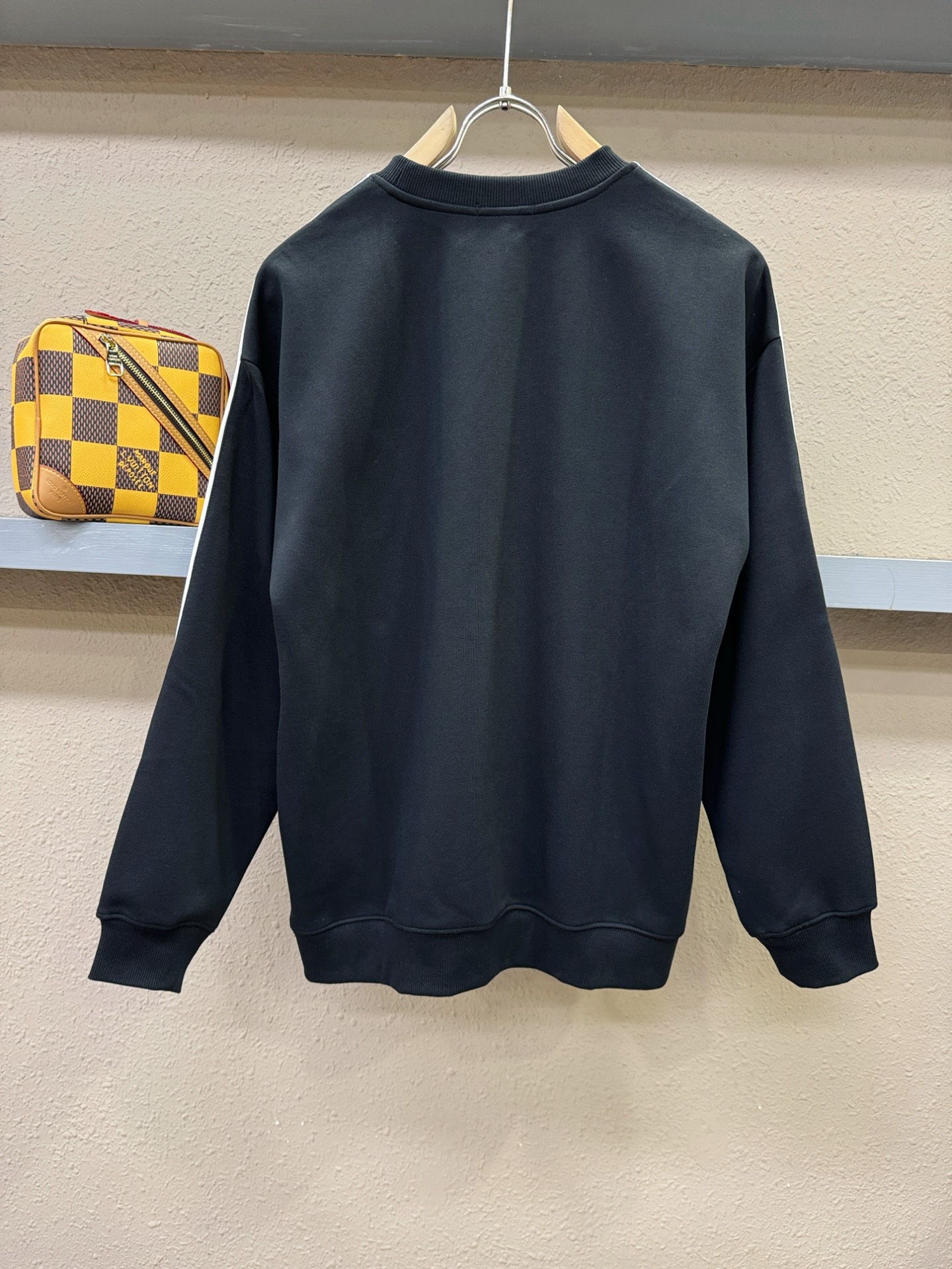 Balenciaga巴黎世家 2025ss秋季新品 长袖卫衣，经典Logo设计，百搭款 官网同步发售 定