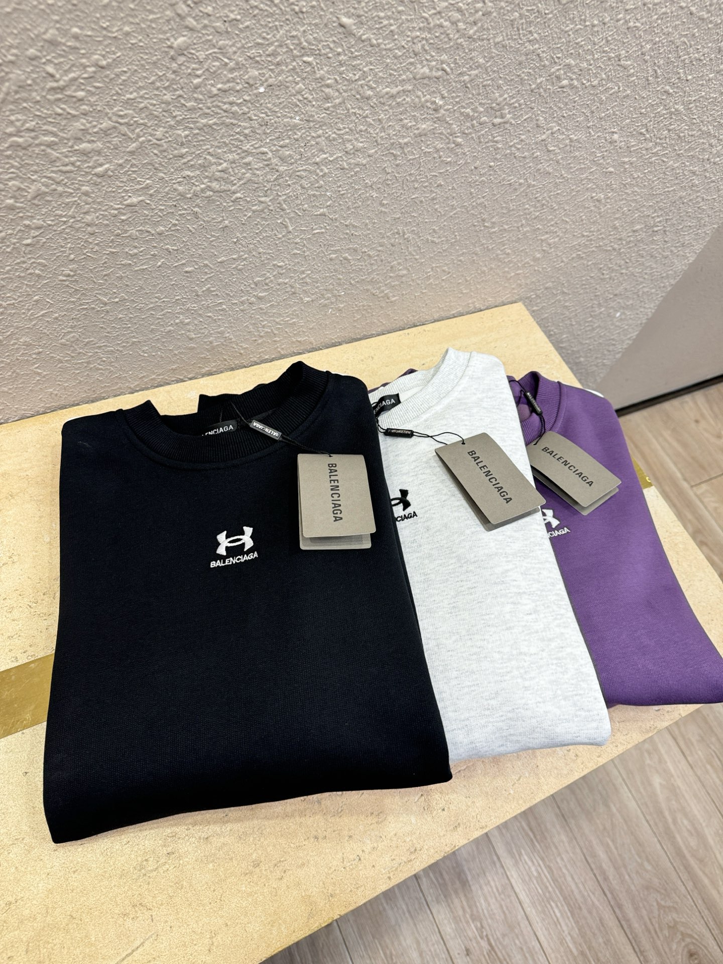 Balenciaga巴黎世家 2025ss秋季新品 长袖卫衣，经典Logo设计，百搭款 官网同步发售 定
