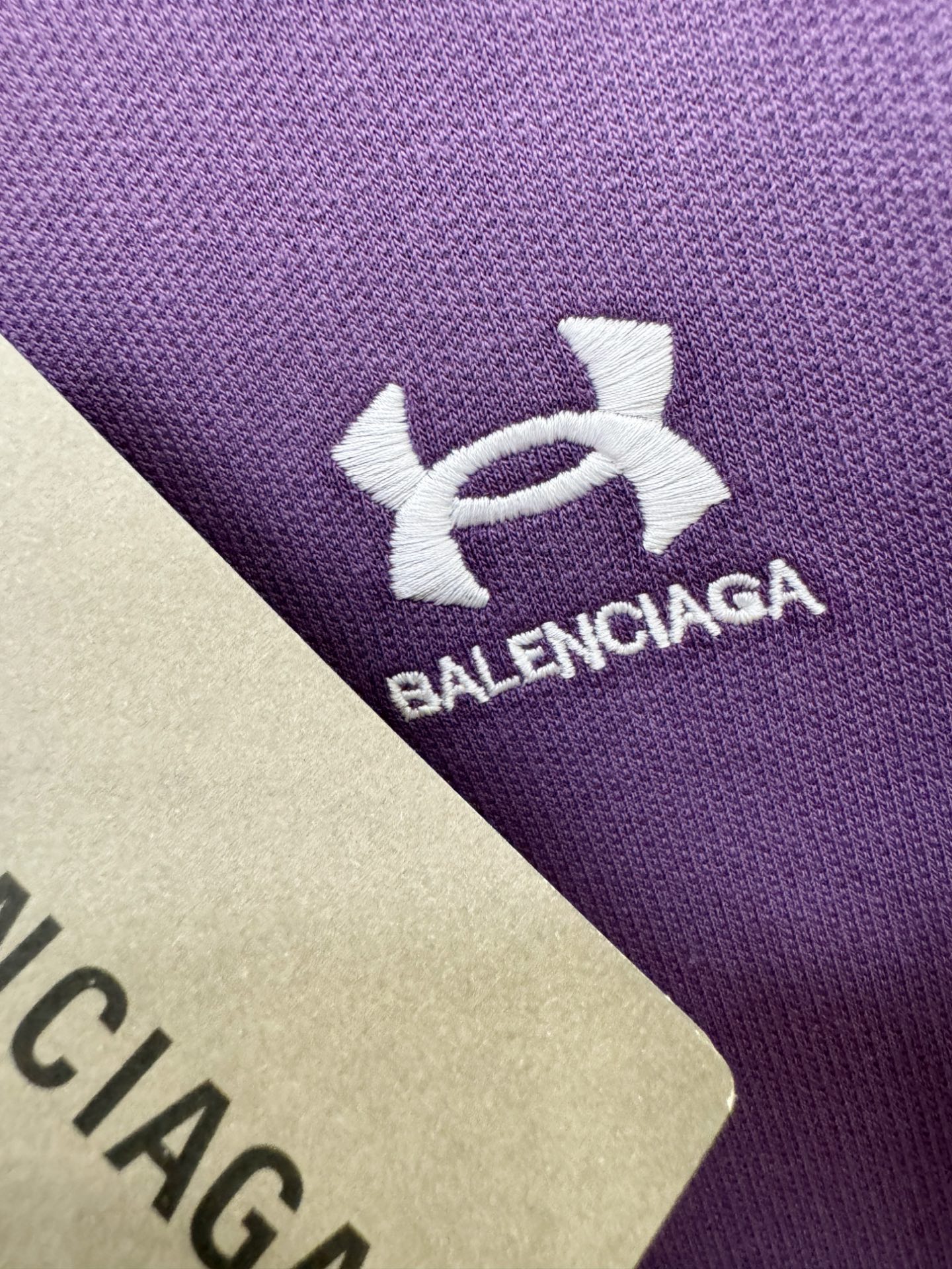 Balenciaga巴黎世家 2025ss秋季新品 长袖卫衣，经典Logo设计，百搭款 官网同步发售 定