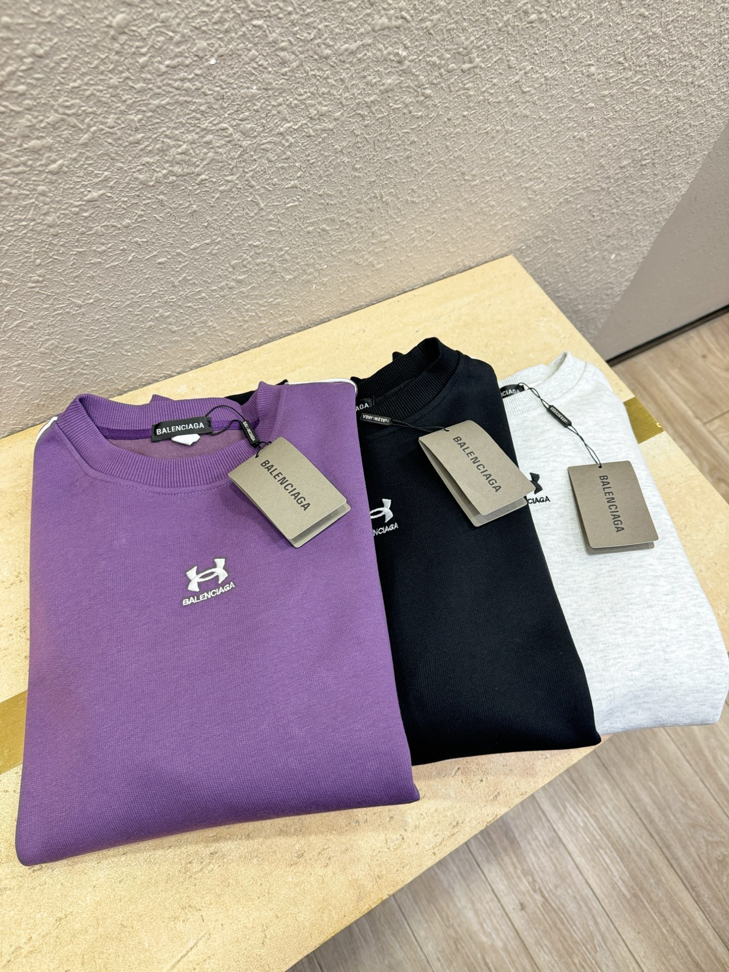 Balenciaga巴黎世家 2025ss秋季新品 长袖卫衣，经典Logo设计，百搭款 官网同步发售 定