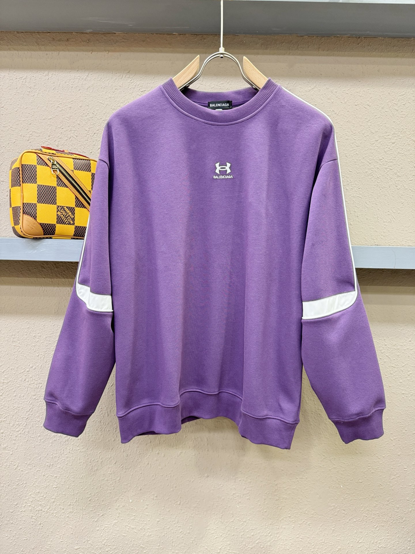Balenciaga巴黎世家 2025ss秋季新品 长袖卫衣，经典Logo设计，百搭款 官网同步发售 定