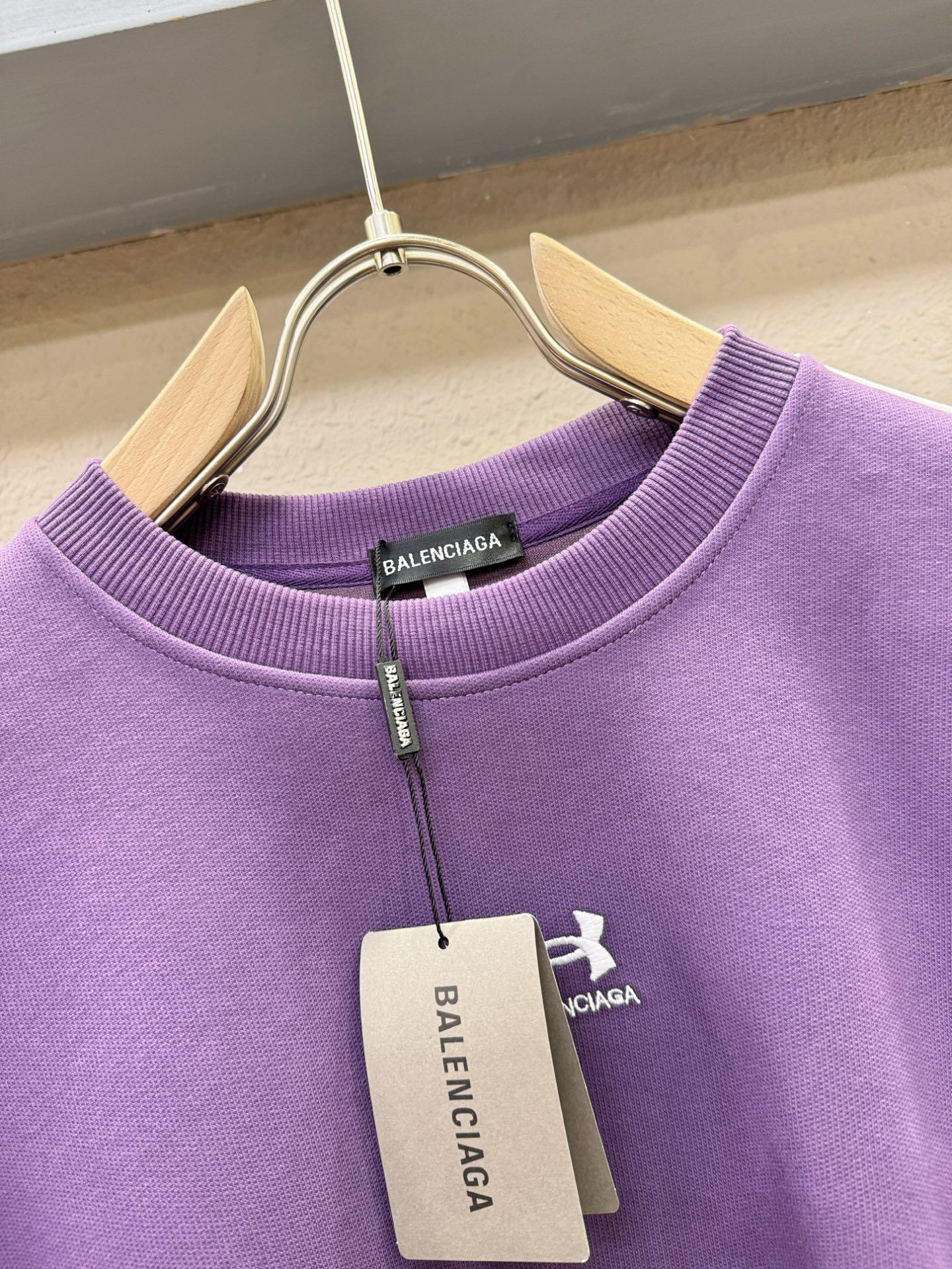 Balenciaga巴黎世家 2025ss秋季新品 长袖卫衣，经典Logo设计，百搭款 官网同步发售 定