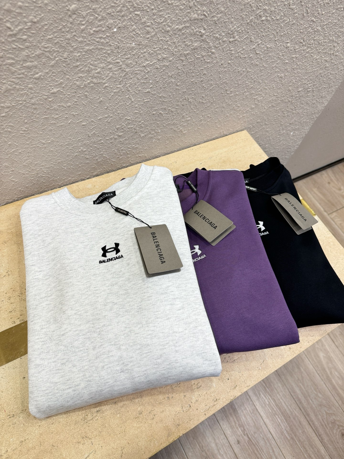 Balenciaga巴黎世家 2025ss秋季新品 长袖卫衣，经典Logo设计，百搭款 官网同步发售 定