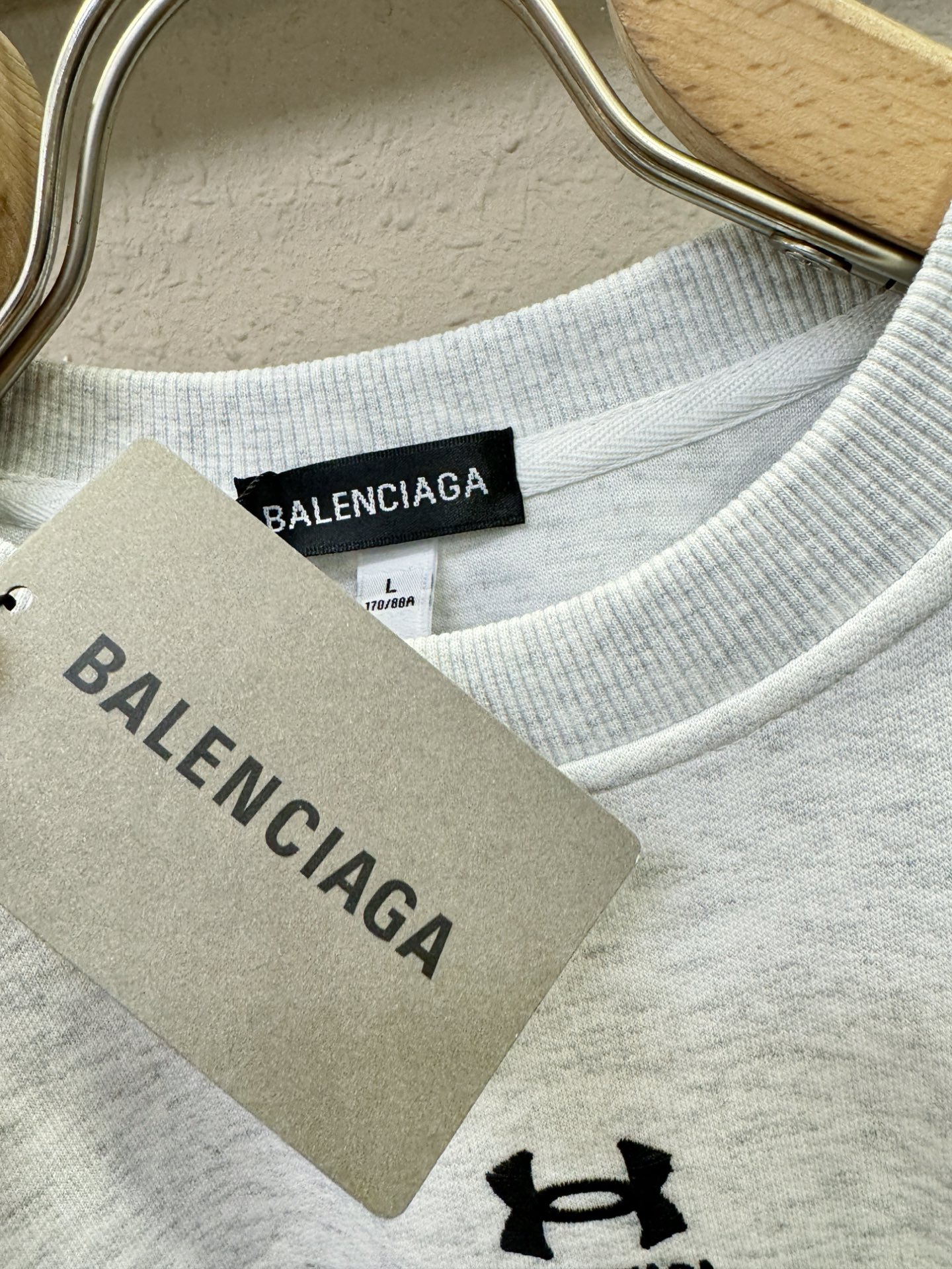 Balenciaga巴黎世家 2025ss秋季新品 长袖卫衣，经典Logo设计，百搭款 官网同步发售 定