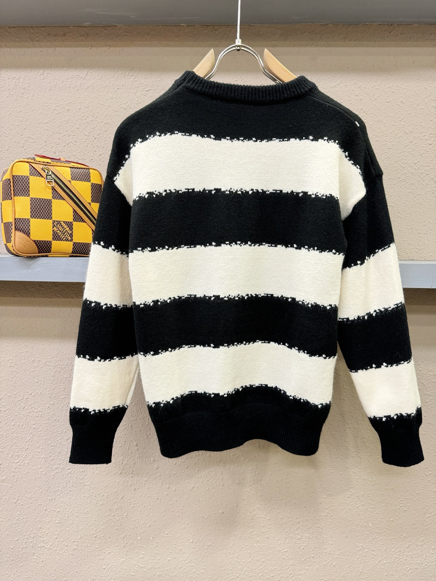 BC布鲁提 2025新款毛衣，精工刺绣，羊毛面料，胸前logo设计！贸易公司渠道稀出，同步官网发售！秋冬