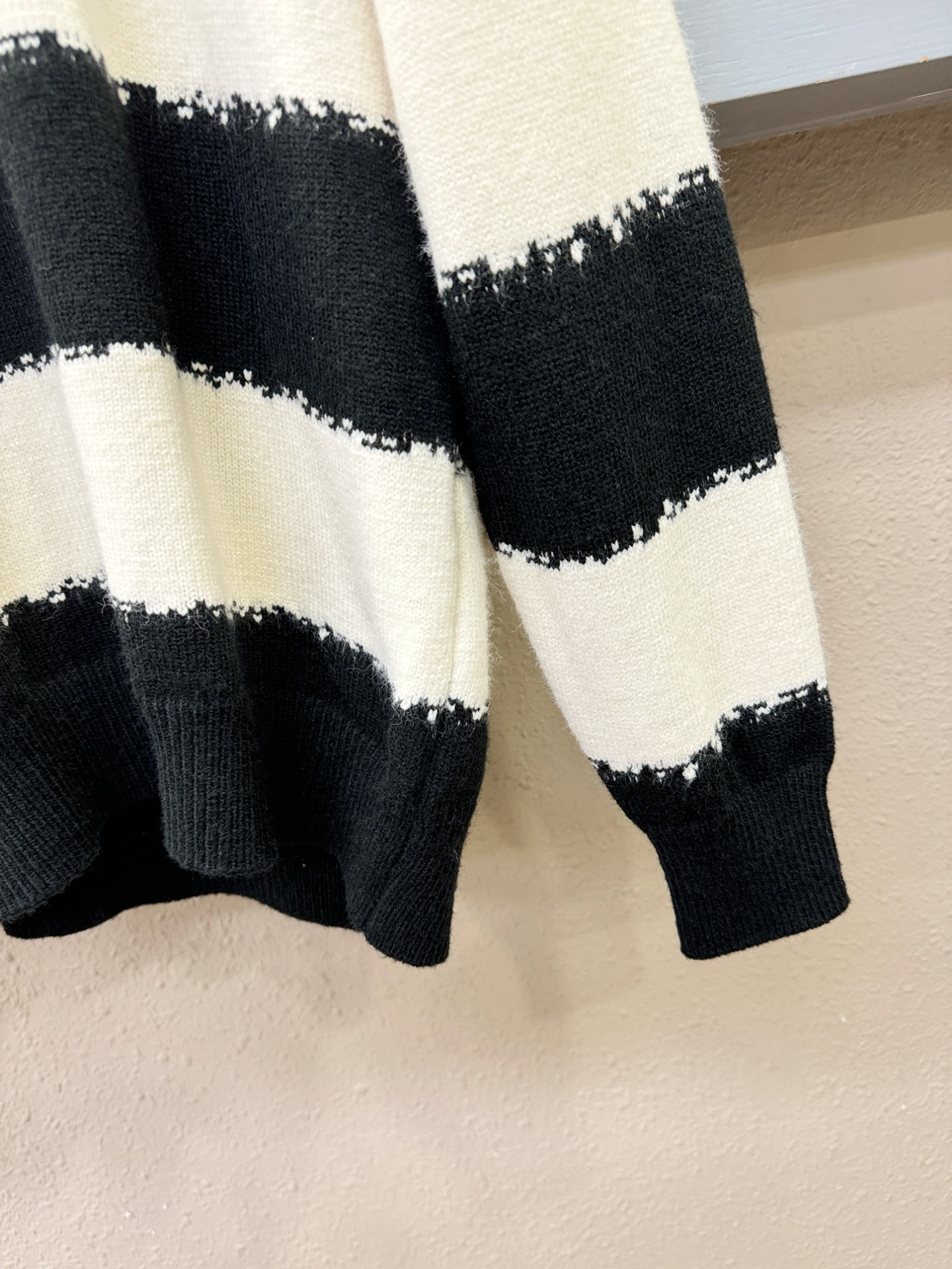 BC布鲁提 2025新款毛衣，精工刺绣，羊毛面料，胸前logo设计！贸易公司渠道稀出，同步官网发售！秋冬