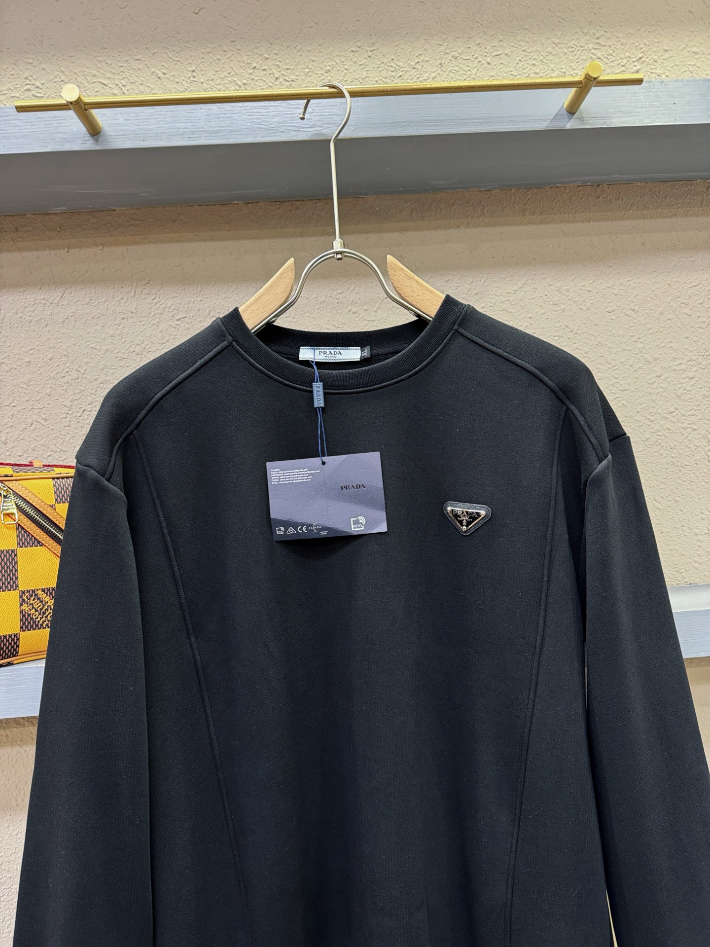 PRADA 普拉达 2025ss秋季新品 长袖卫衣，经典Logo设计，百搭款 官网同步发售 定制面料，柔