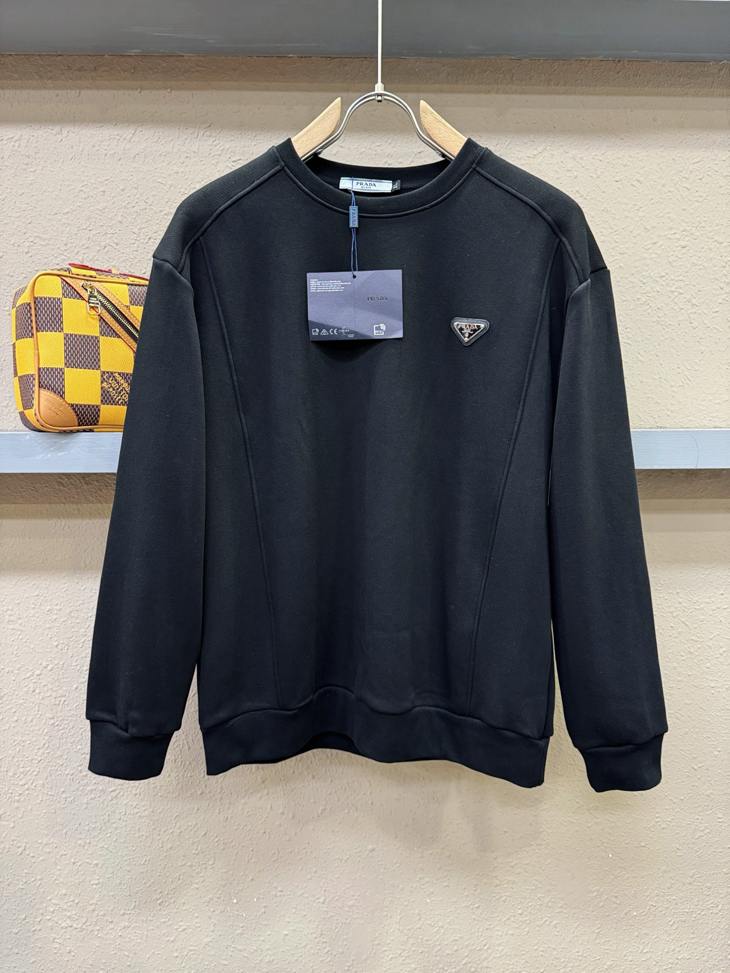 PRADA 普拉达 2025ss秋季新品 长袖卫衣，经典Logo设计，百搭款 官网同步发售 定制面料，柔