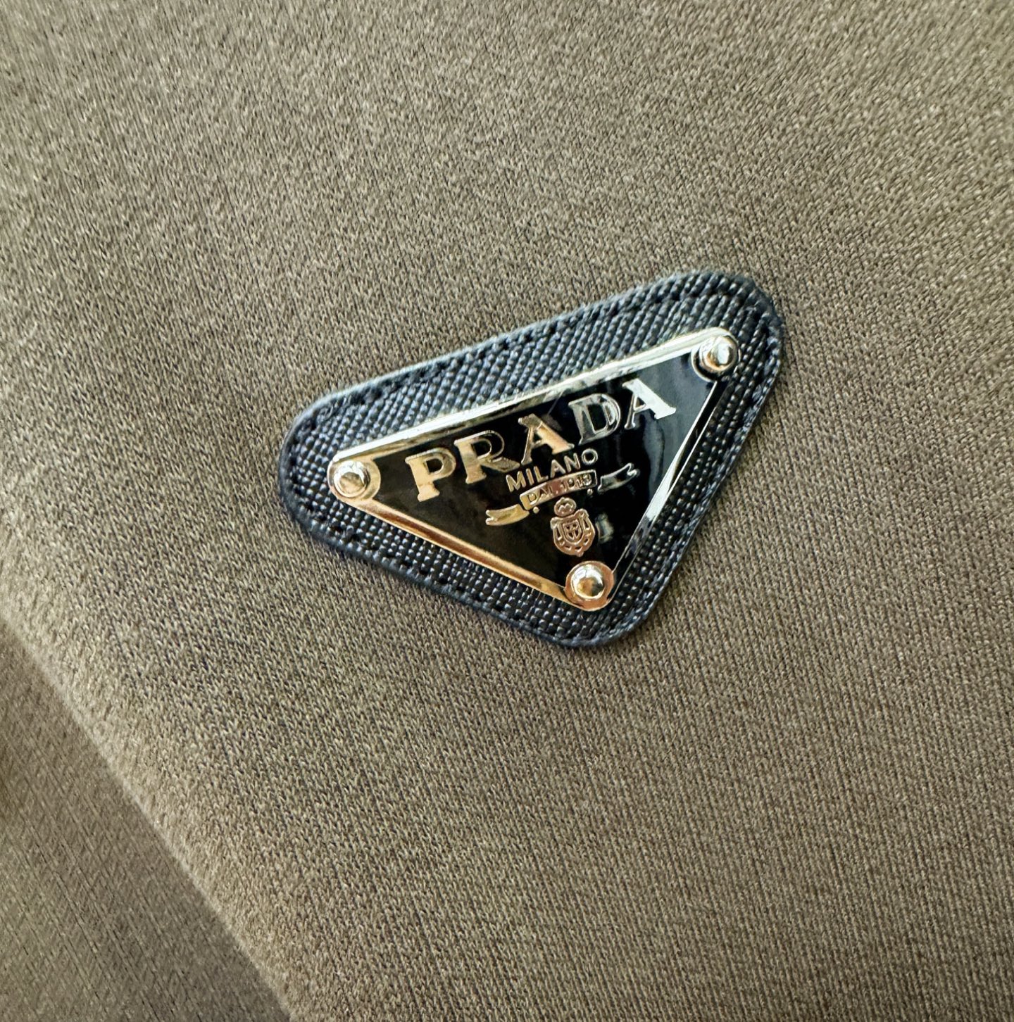 PRADA 普拉达 2025ss秋季新品 长袖卫衣，经典Logo设计，百搭款 官网同步发售 定制面料，柔