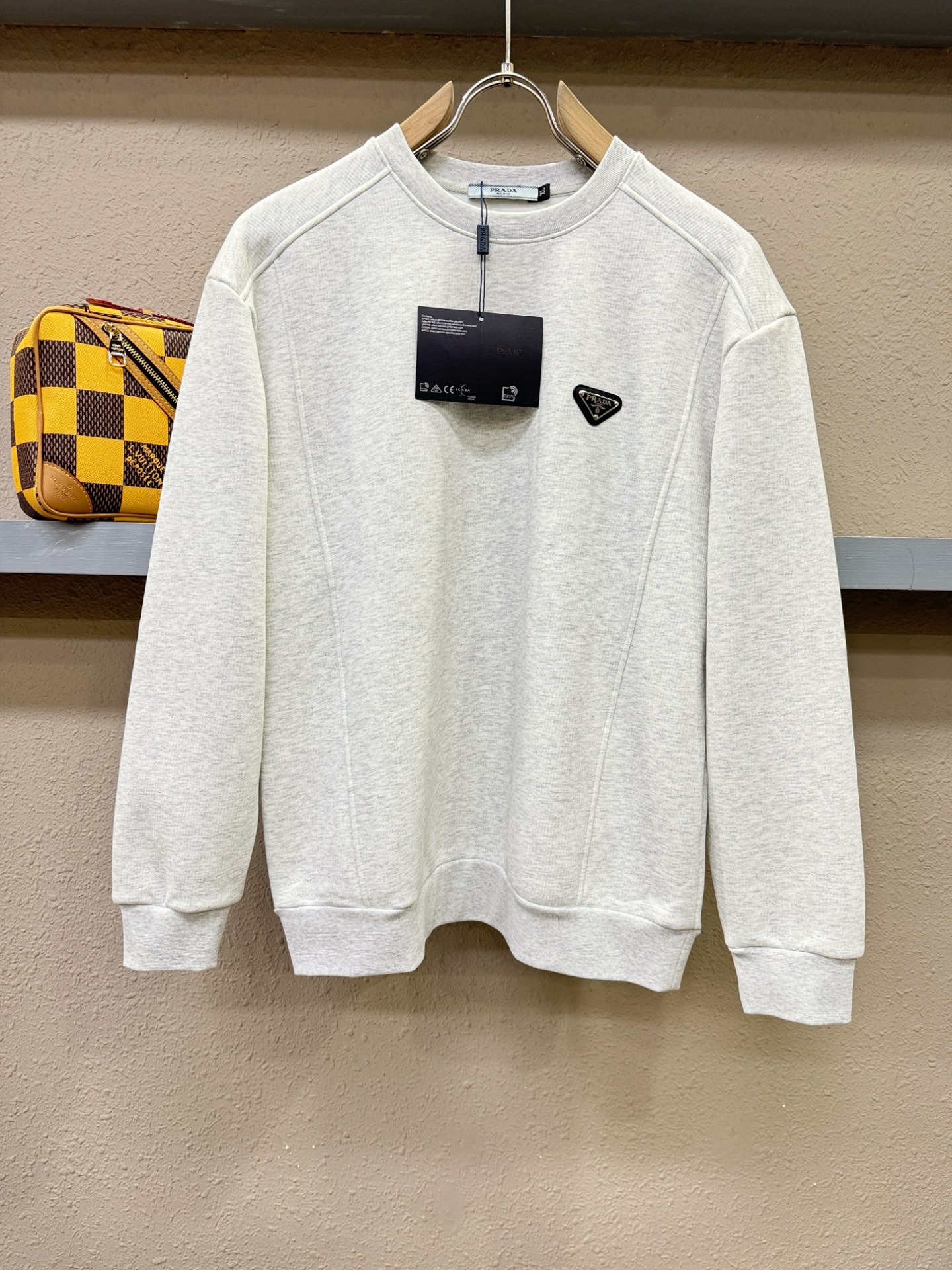 PRADA 普拉达 2025ss秋季新品 长袖卫衣，经典Logo设计，百搭款 官网同步发售 定制面料，柔