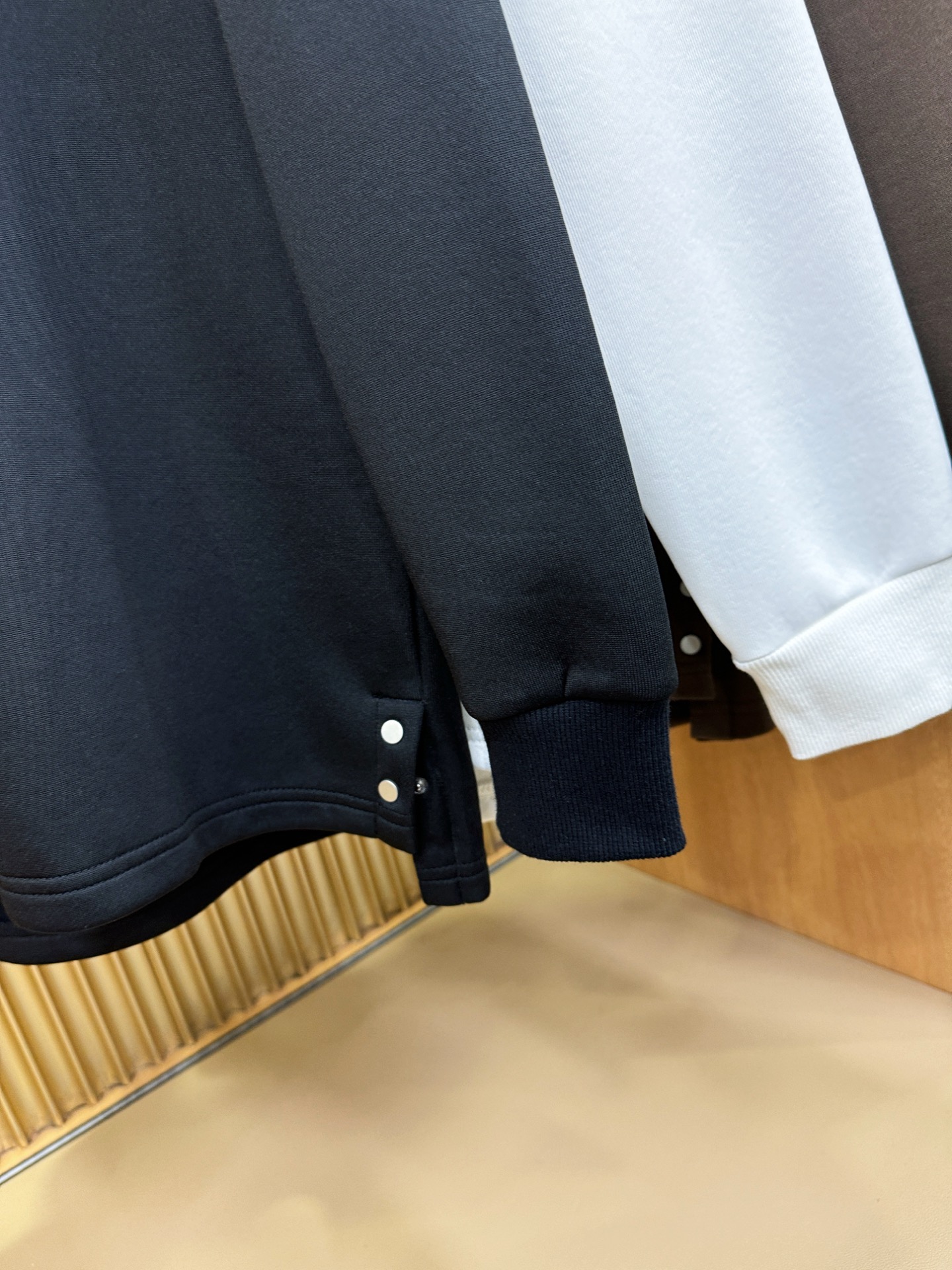 BC布鲁提 2025ss秋冬新品 长袖T恤，经典Logo设计，百搭款 官网同步发售 定制面料，柔软细腻 